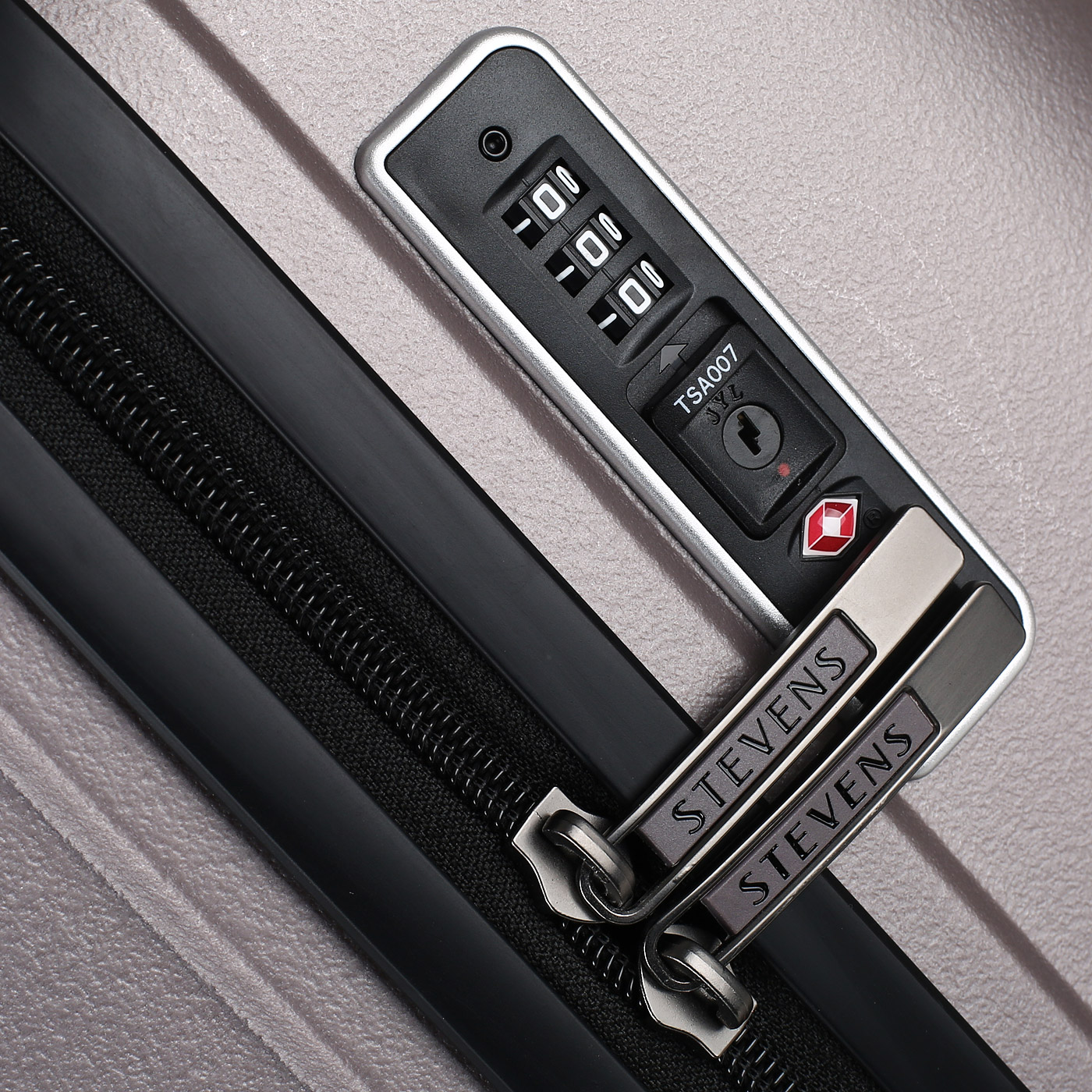 Чемодан большой L из полипропилена с кодовым замком Stevens Millennium