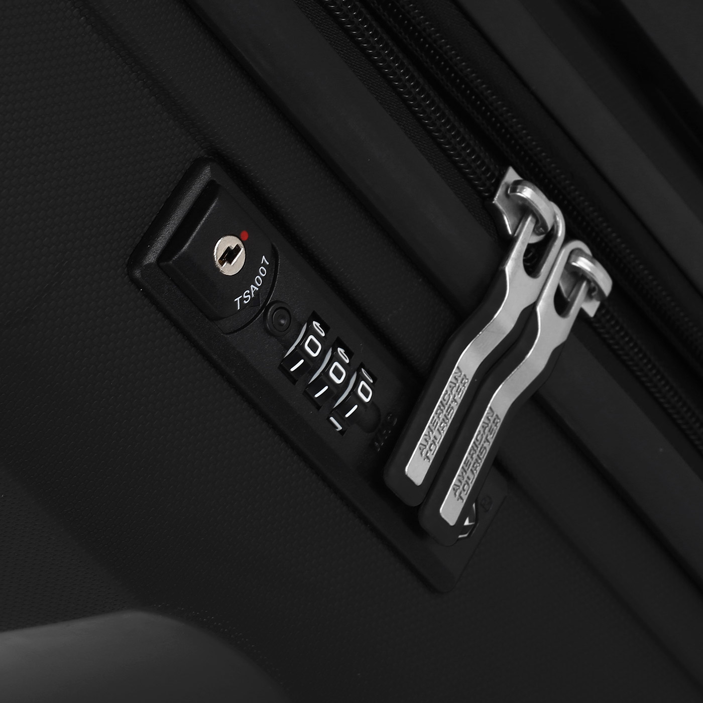 Чемодан средний M из полипропилена с кодовым замком American Tourister Bon Air