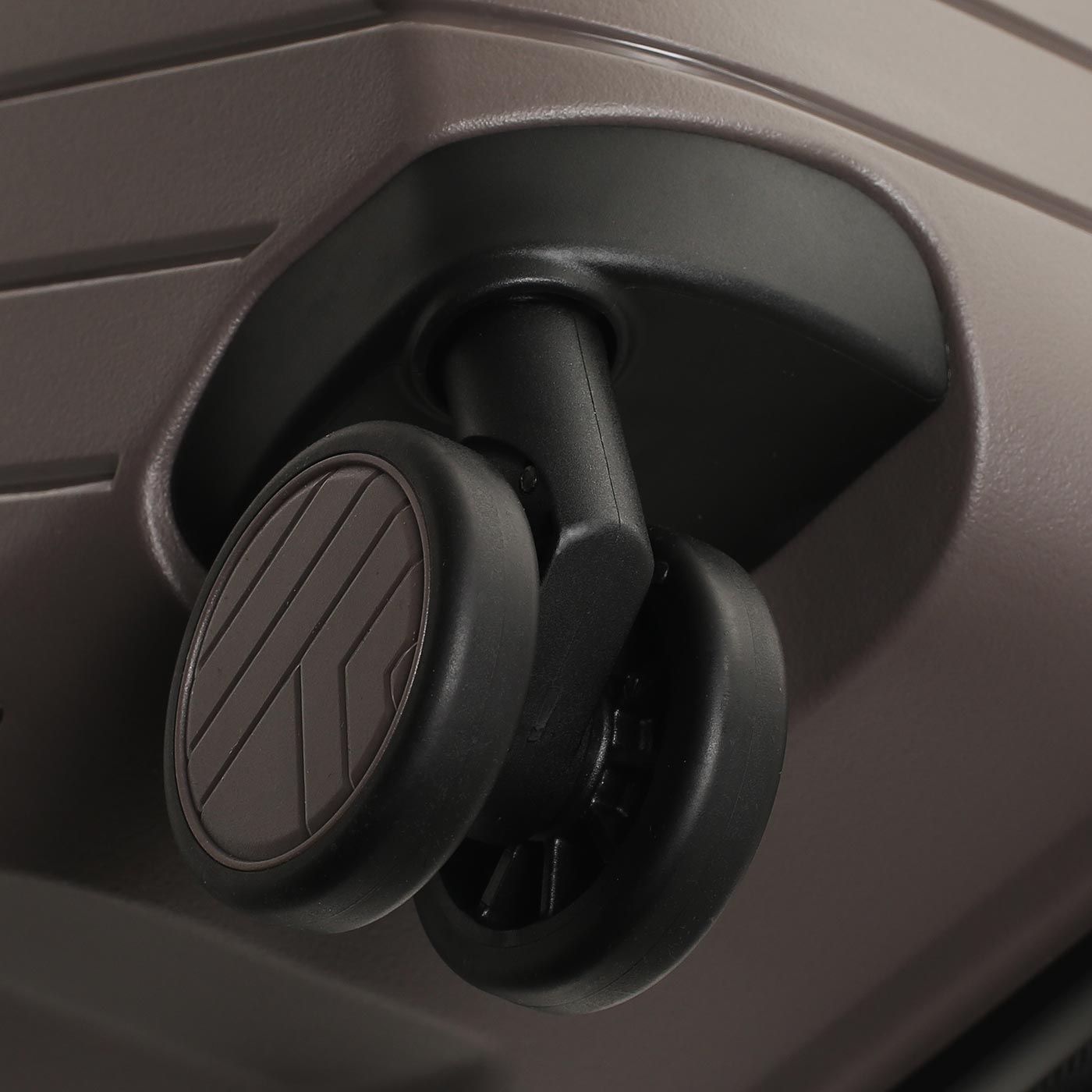 Чемодан для ручной клади из полипропилена с кодовым замком Eberhart Allure