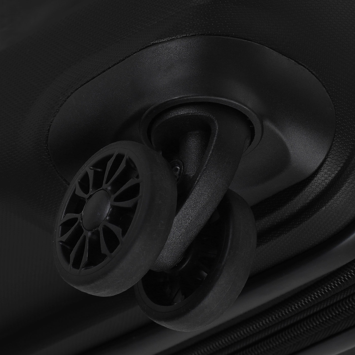 Чемодан большой L из полипропилена с кодовым замком American Tourister Bon Air