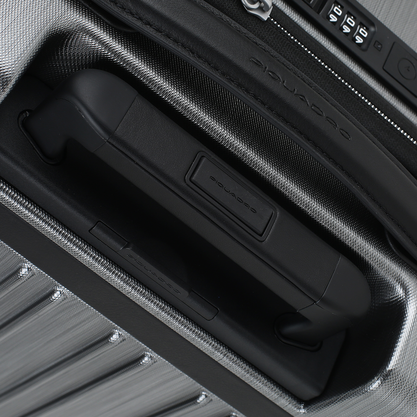 Чемодан маленький S из поликарбоната Piquadro PQ Light Premium