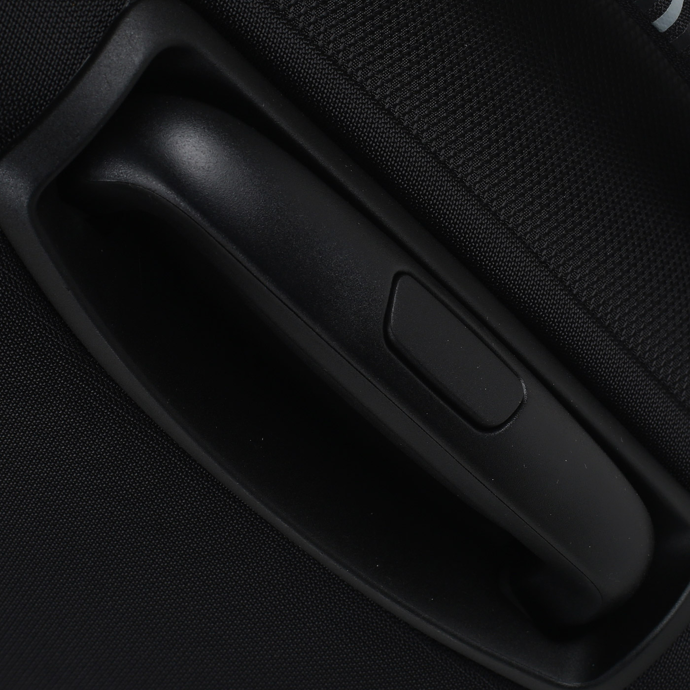 Чемодан средний M тканевый с кодовым замком American Tourister Crosstrack