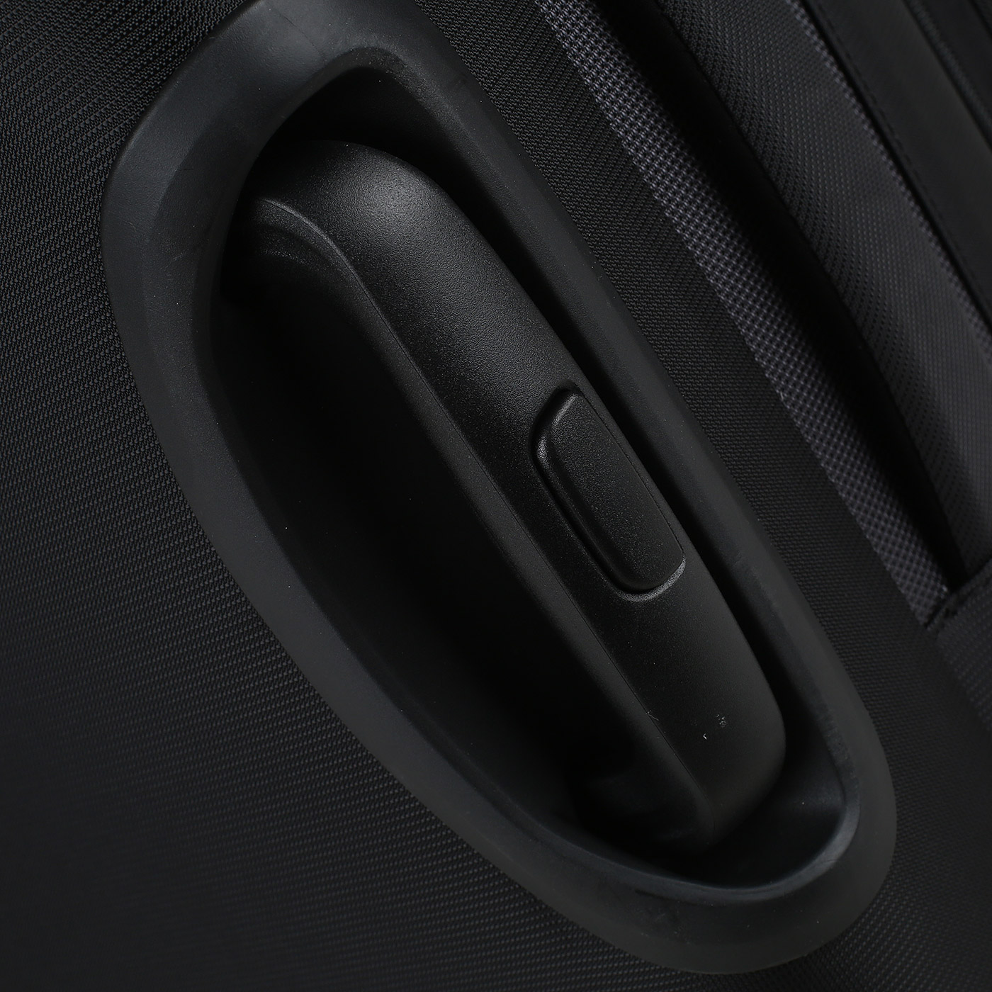 Чемодан средний M тканевый с кодовым замком American Tourister Sens