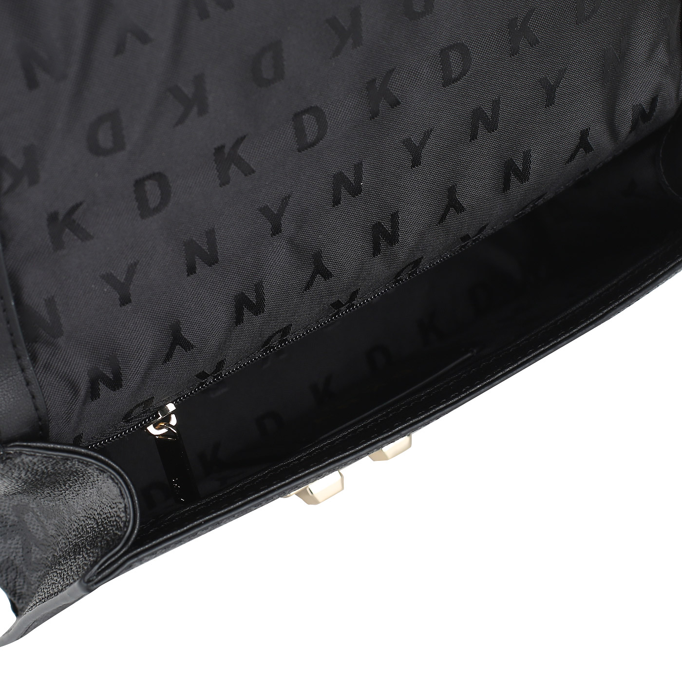 Сумочка с логотипом бренда DKNY Ann