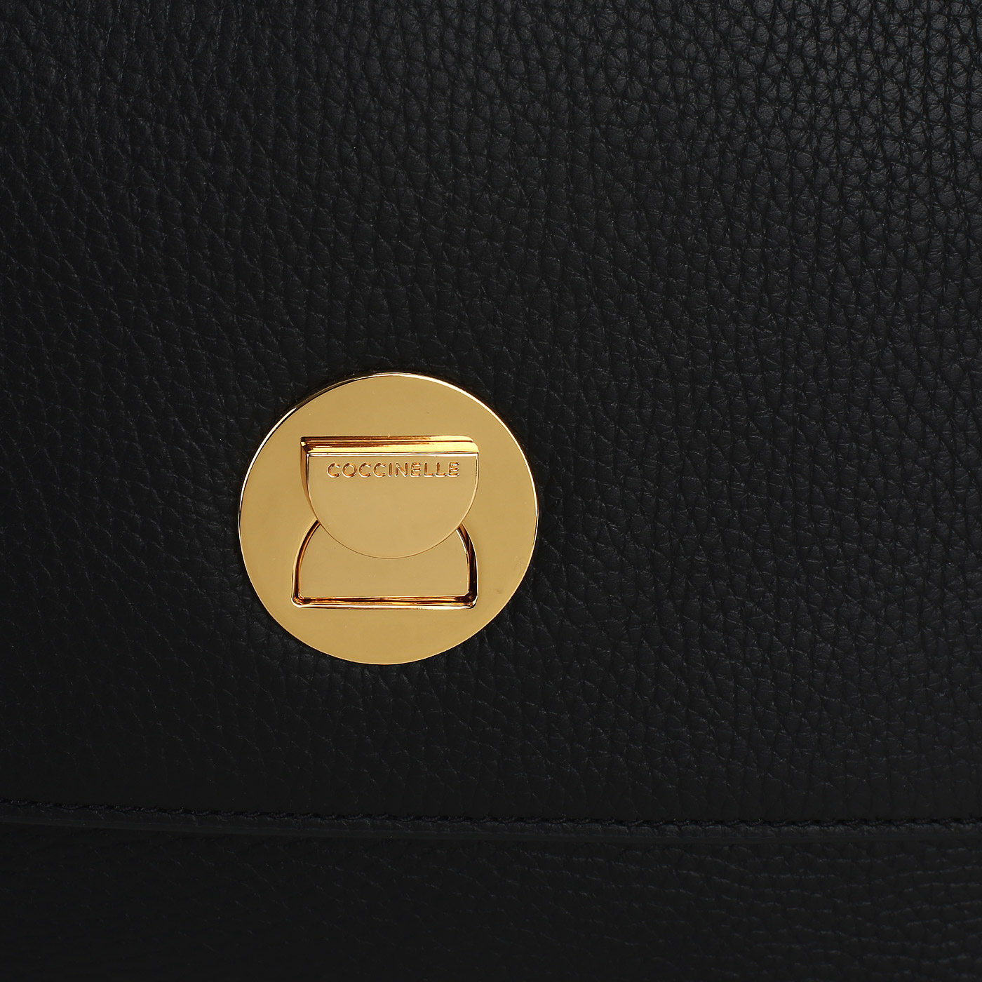 Кожаная сумка через плечо Coccinelle Liya