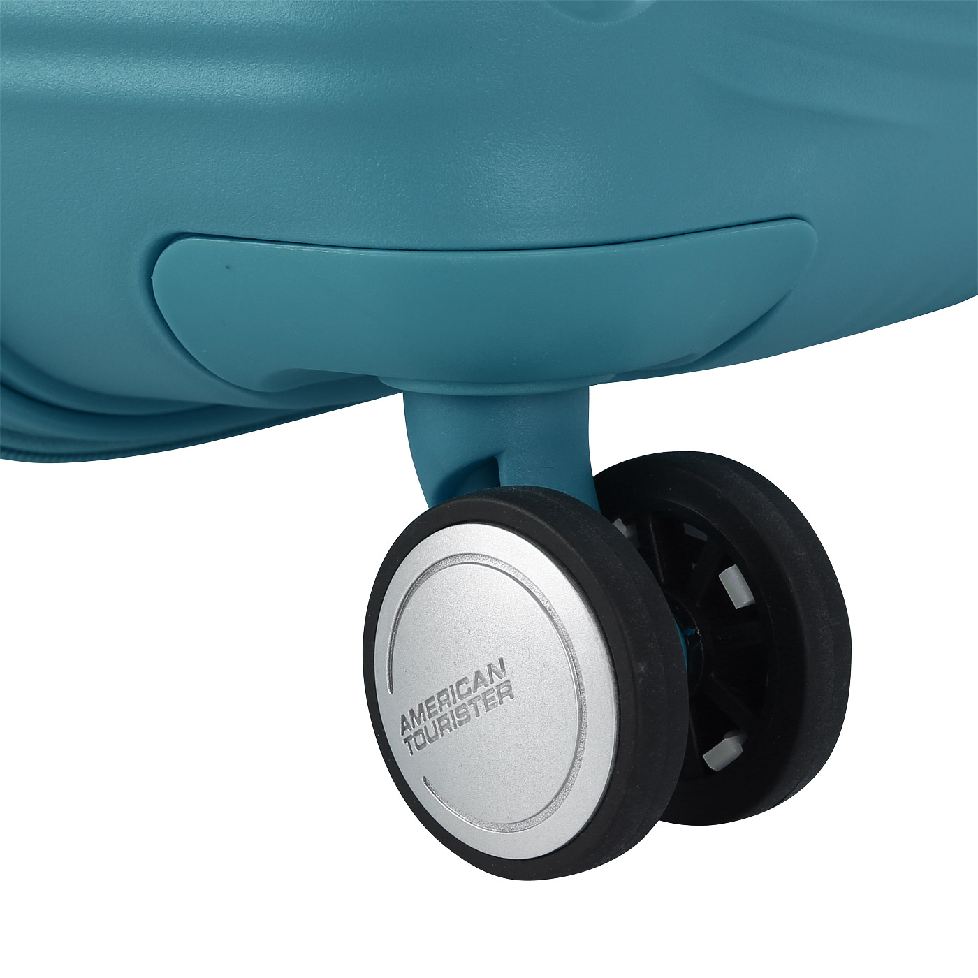 Чемодан средний M из полипропилена с кодовым замком American Tourister Soundbox