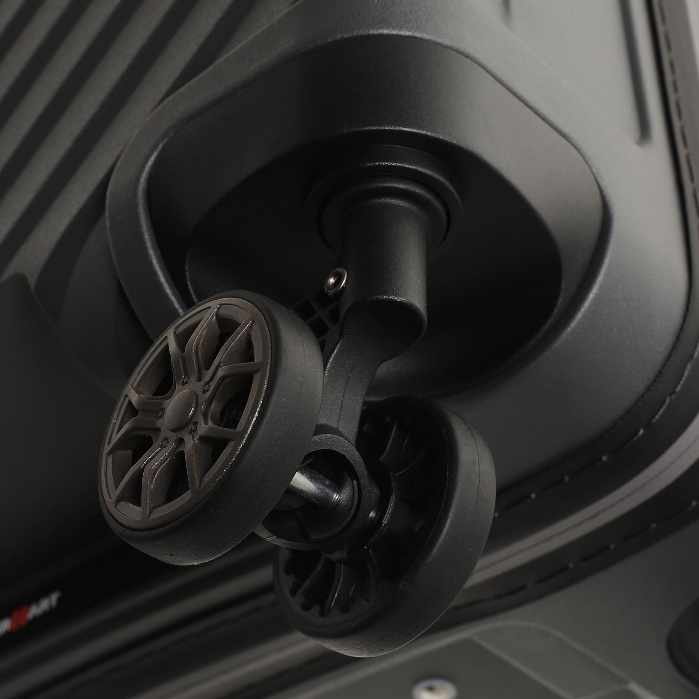 Чемодан для ручной клади из полипропилена Eberhart Majestic 2.0