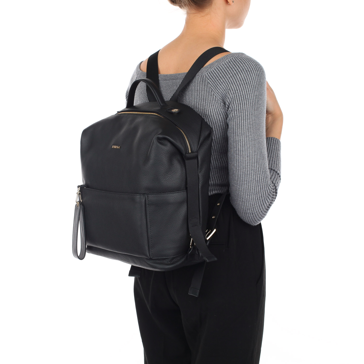 Аккуратный женский рюкзак черного цвета Furla Dafne avatar