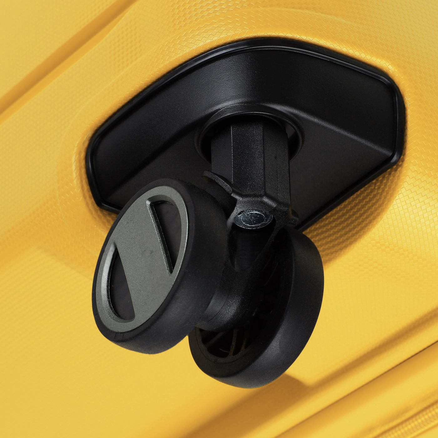 Чемодан средний M из полипропилена с кодовым замком Stevens Oxford