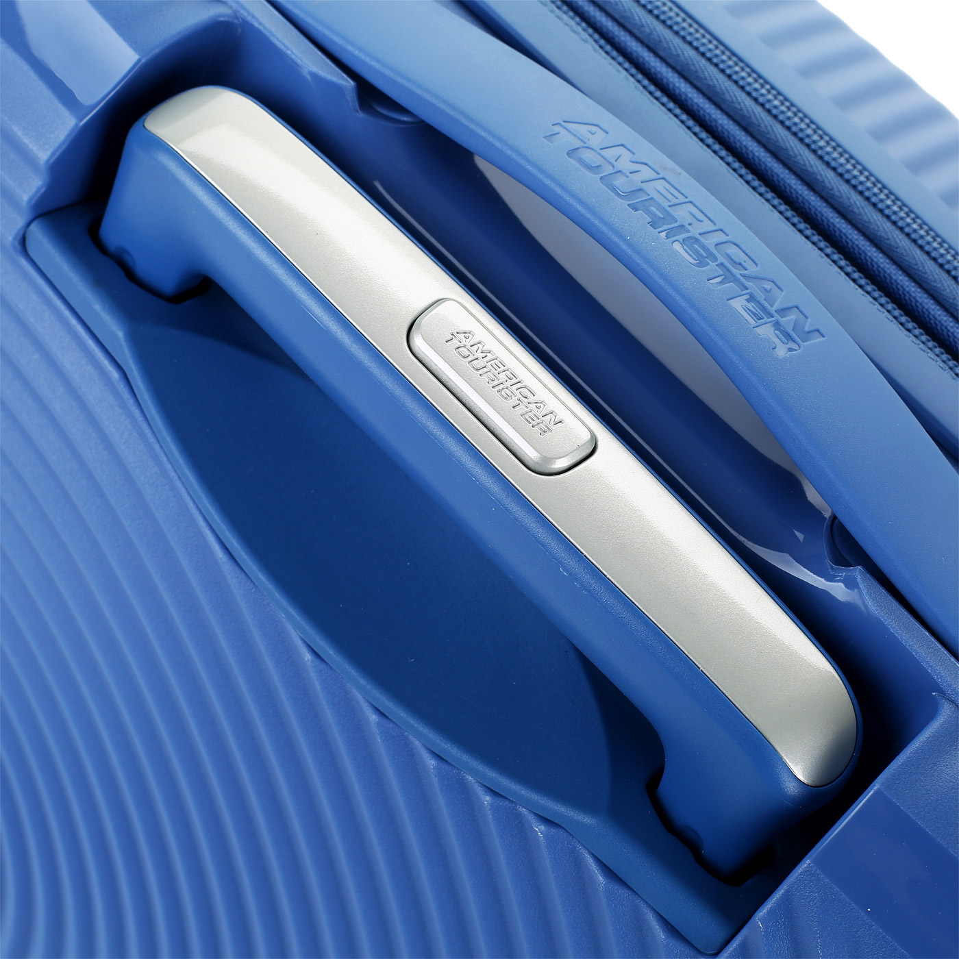 Чемодан для ручной клади из полипропилена с кодовым замком American Tourister Soundbox