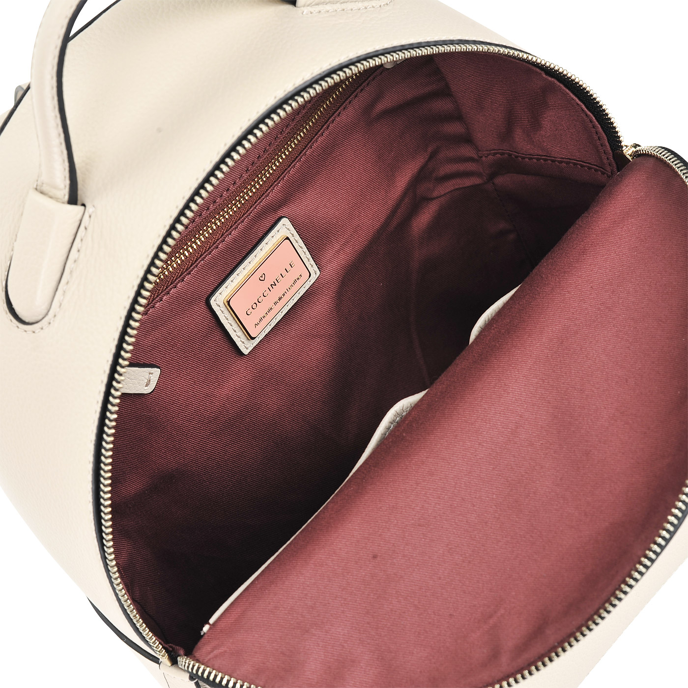 Вместительный женский рюкзак из натуральной кожи Coccinelle Clementine soft