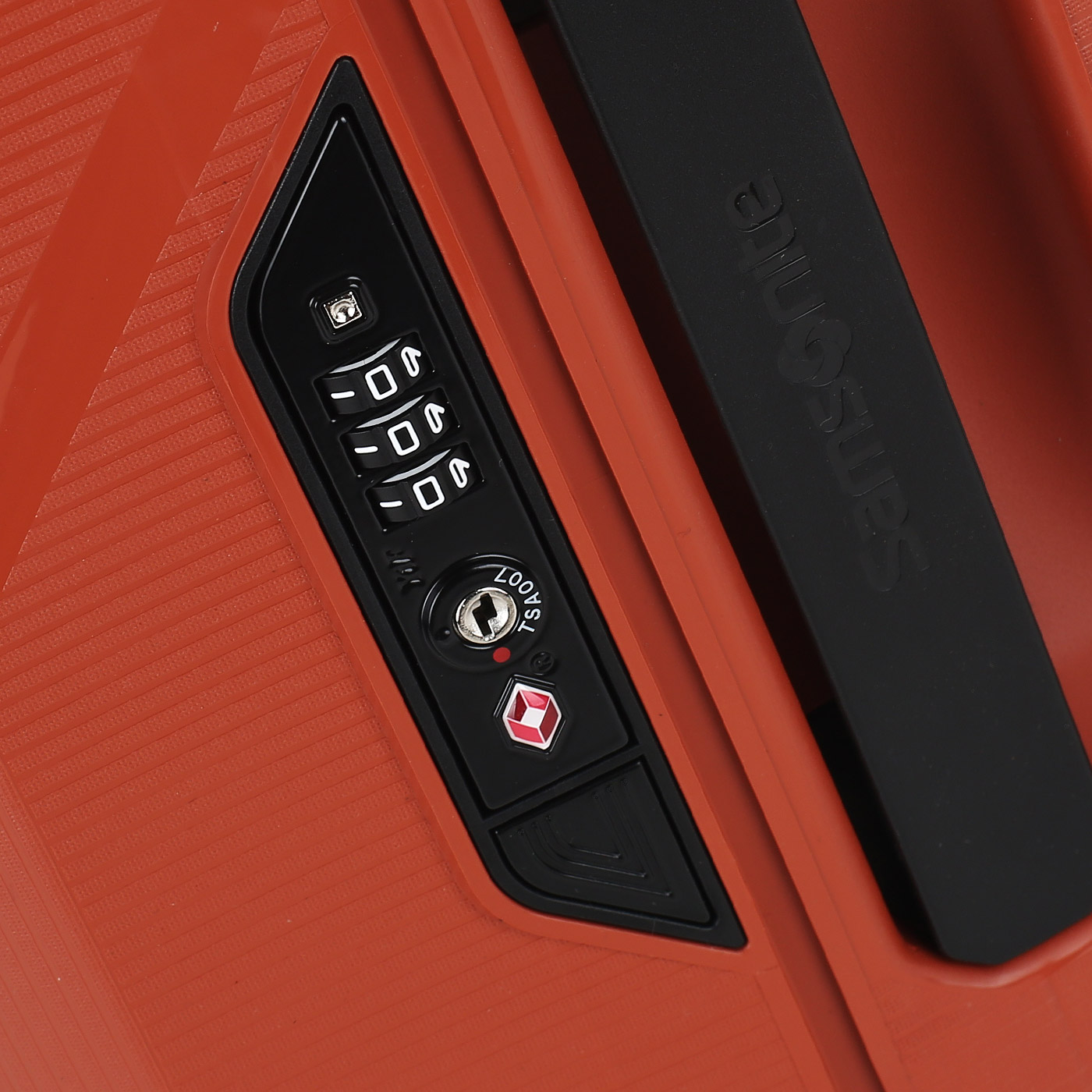 Чемодан для ручной клади из полипропилена с кодовым замком Samsonite Magnum ECO