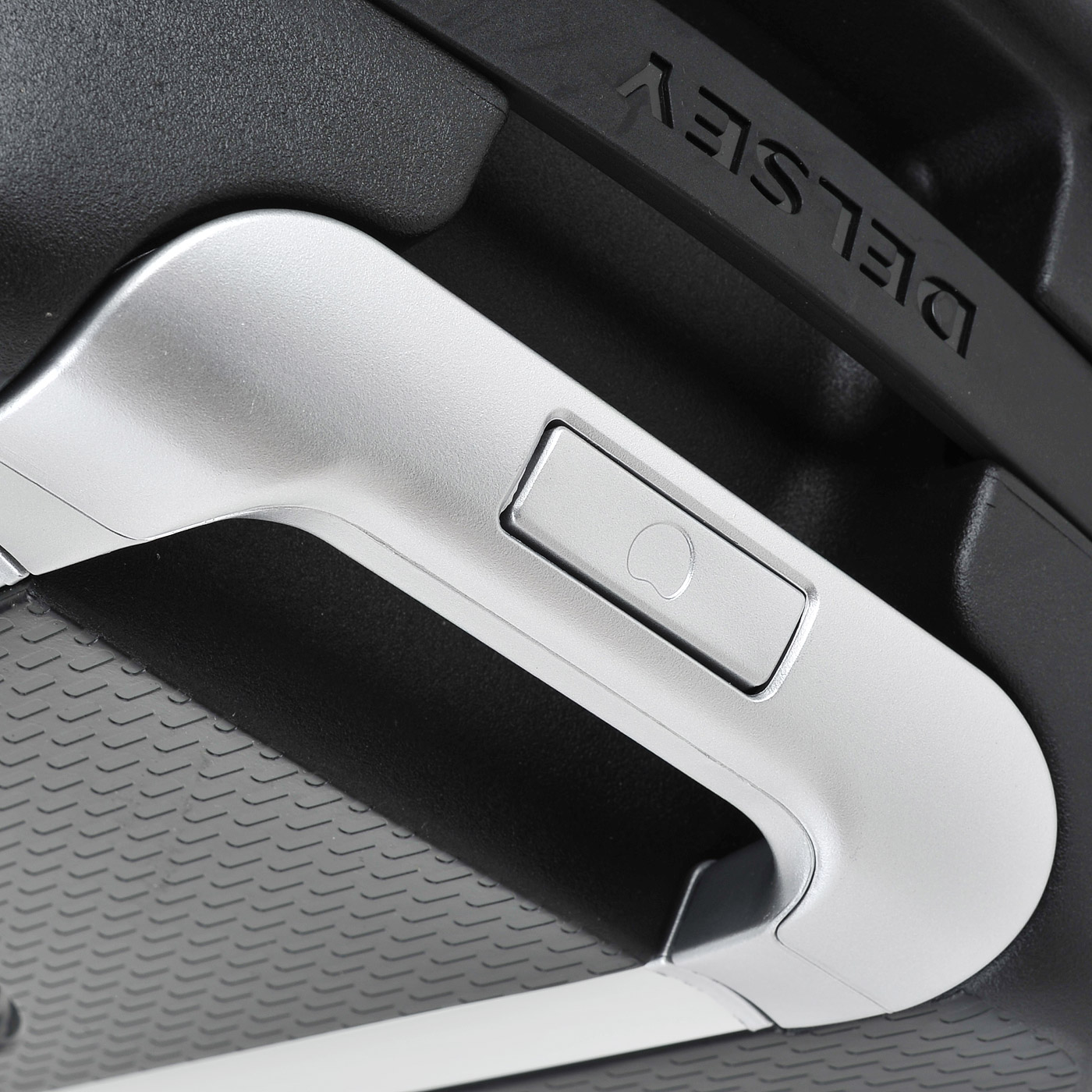 Чемодан на колесах Delsey Belfort