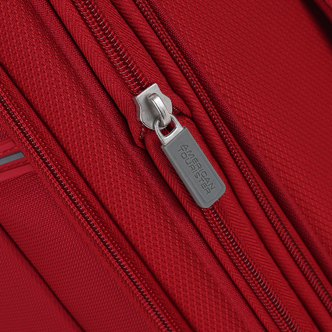 Чемодан средний M тканевый с кодовым замком American Tourister Crosstrack