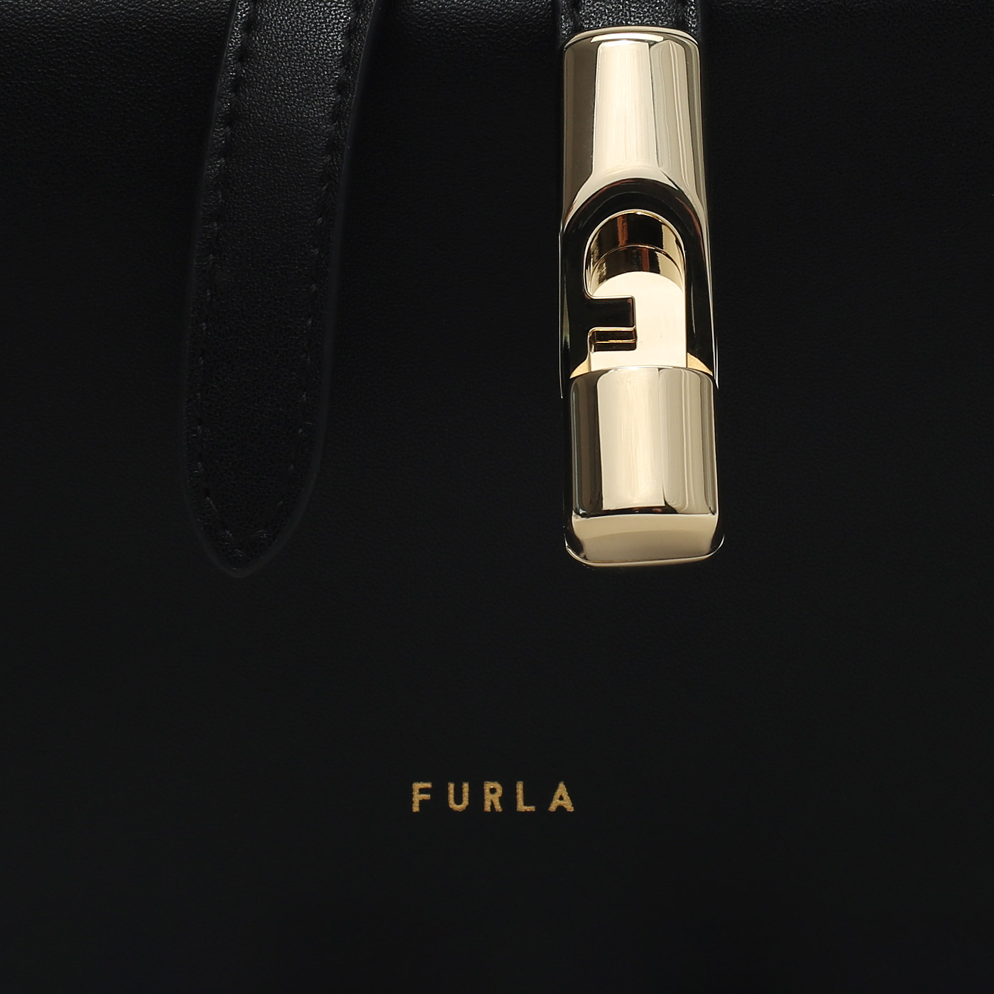 Кожаная сумка Furla Goccia