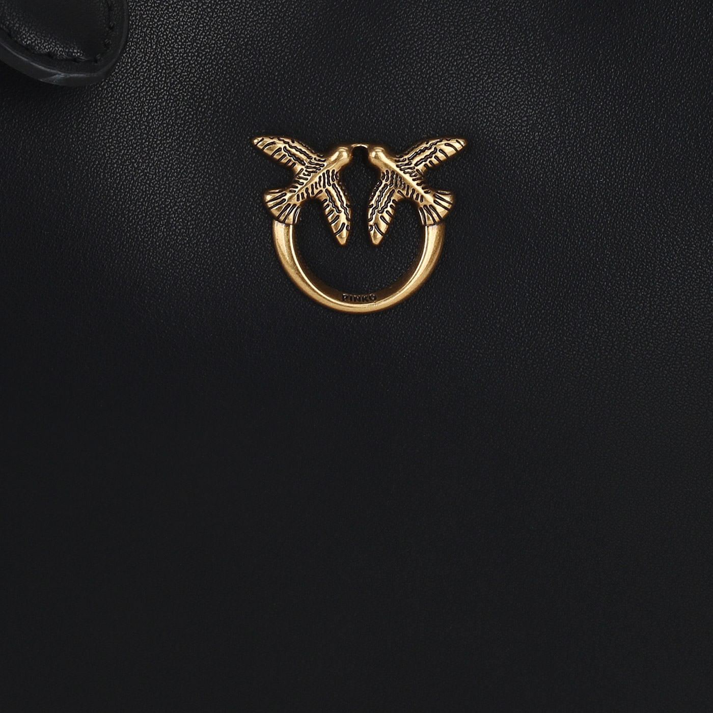 Кожаная сумка Pinko Half moon