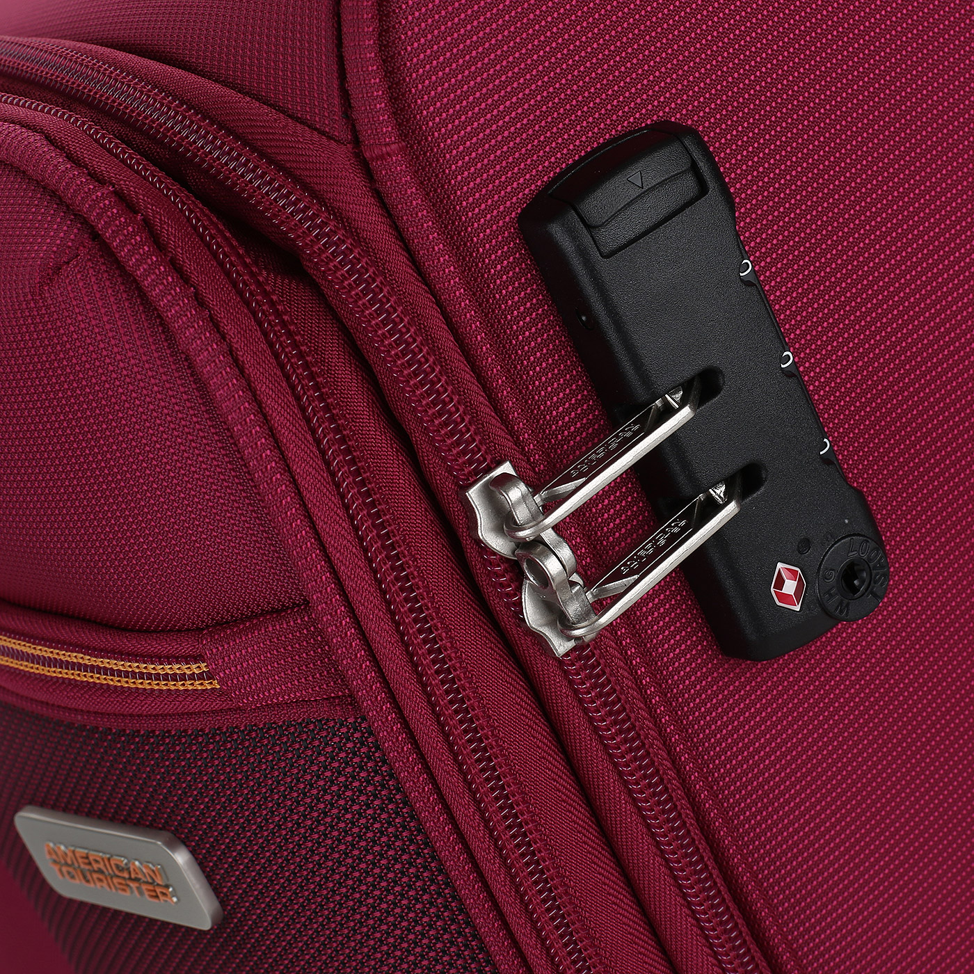 Чемодан средний M тканевый с кодовым замком American Tourister Sens