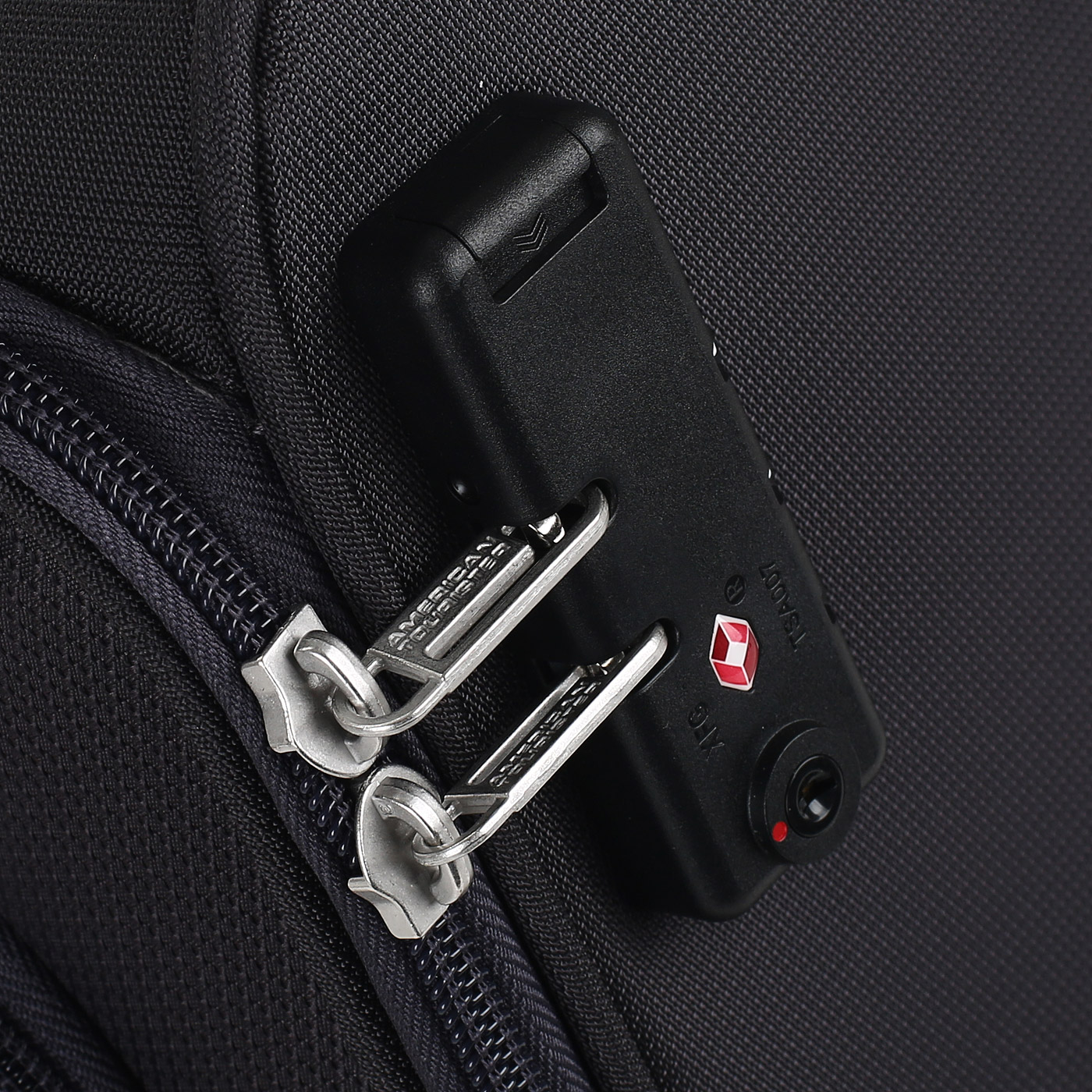 Чемодан для ручной клади тканевый с кодовым замком American Tourister Crosstrack