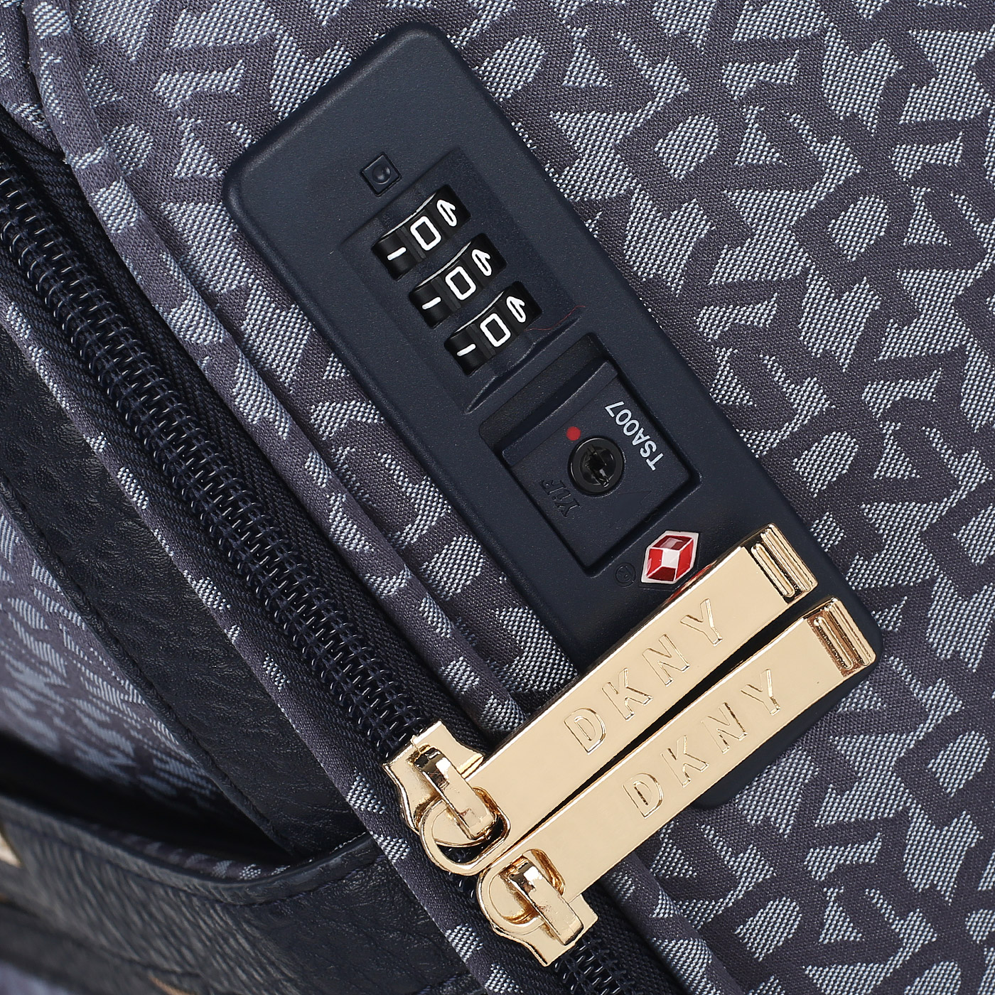 Чемодан для ручной клади тканевый с кодовым замком DKNY DKNY-090 Signature softs