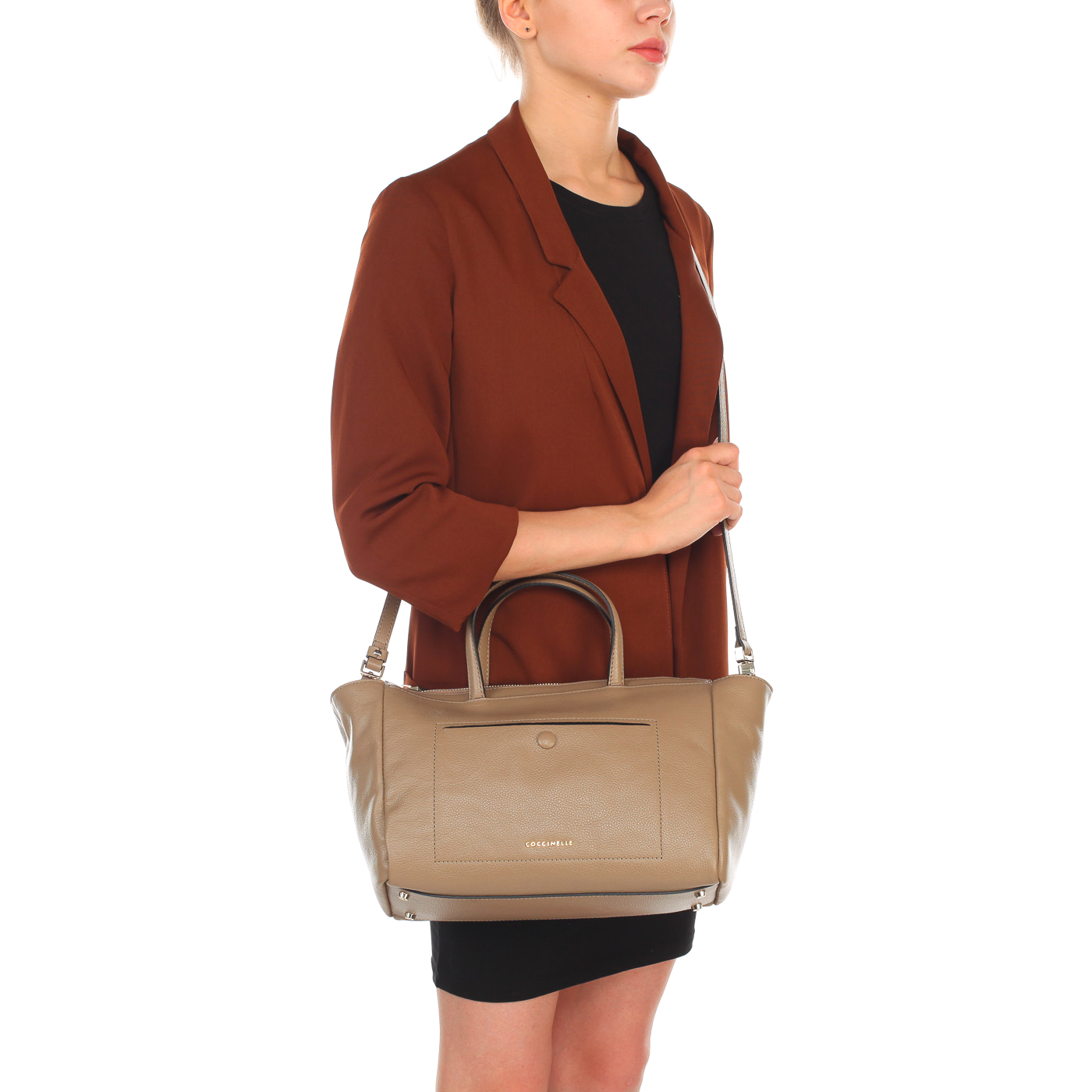 Женская кожаная сумка-трапеция с плечевым ремешком Coccinelle Odette