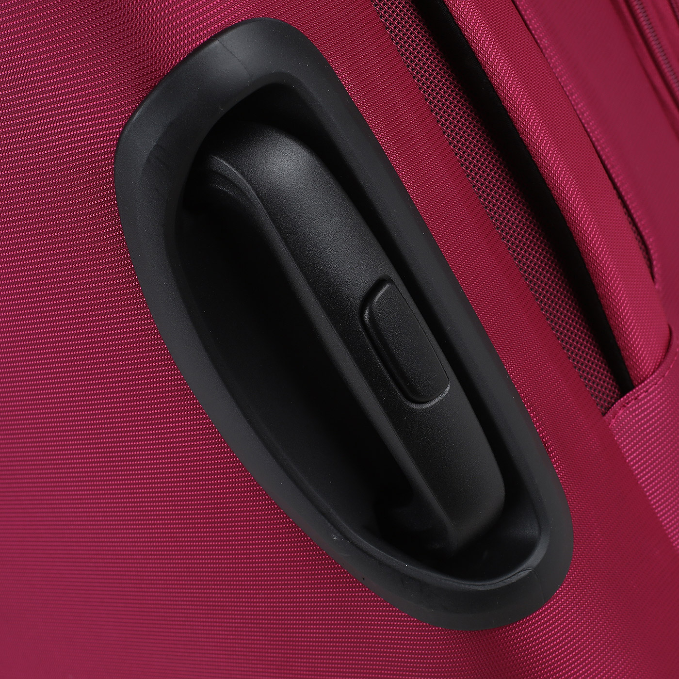 Чемодан средний M тканевый с кодовым замком American Tourister Sens