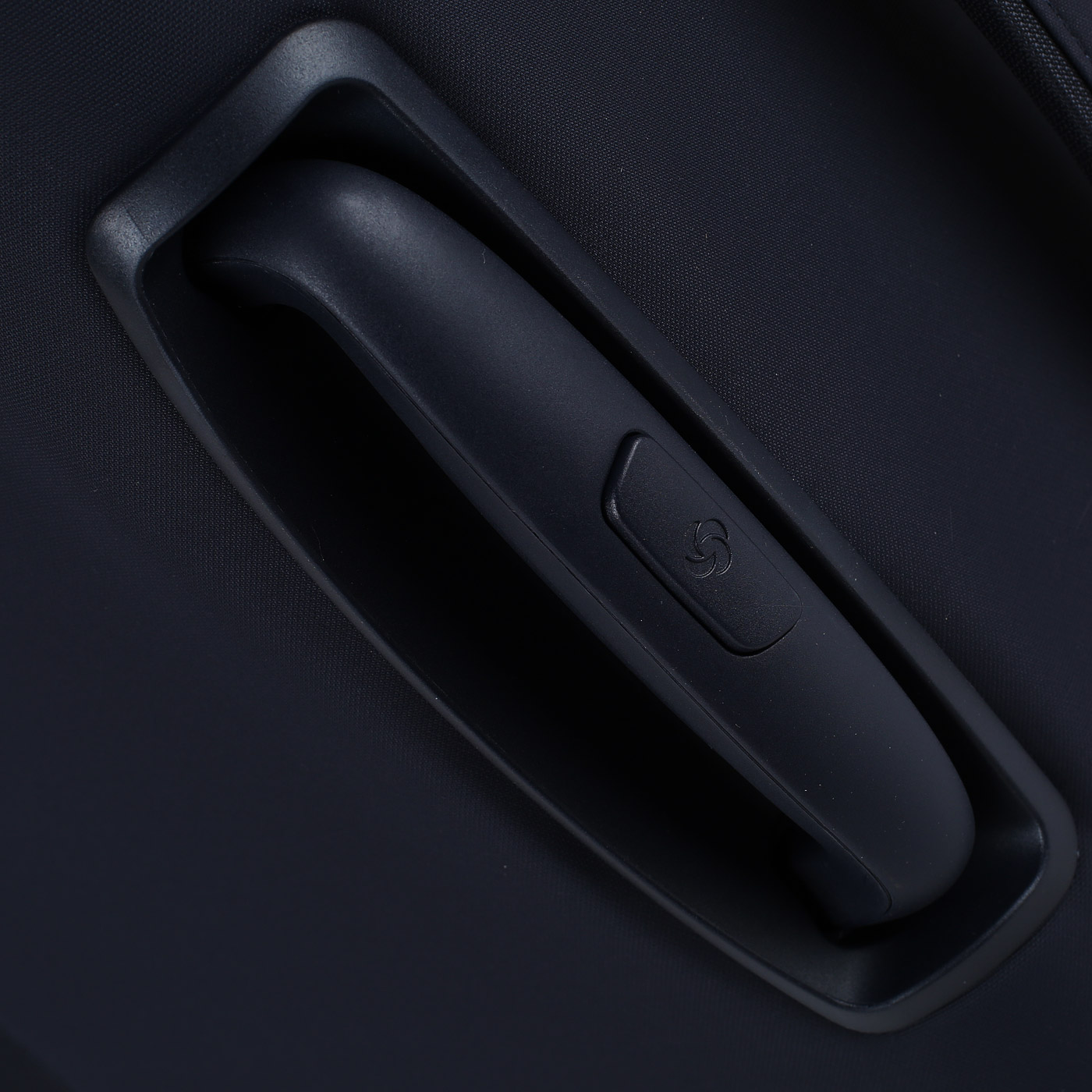 Чемодан большой L тканевый с кодовым замком Samsonite Airea