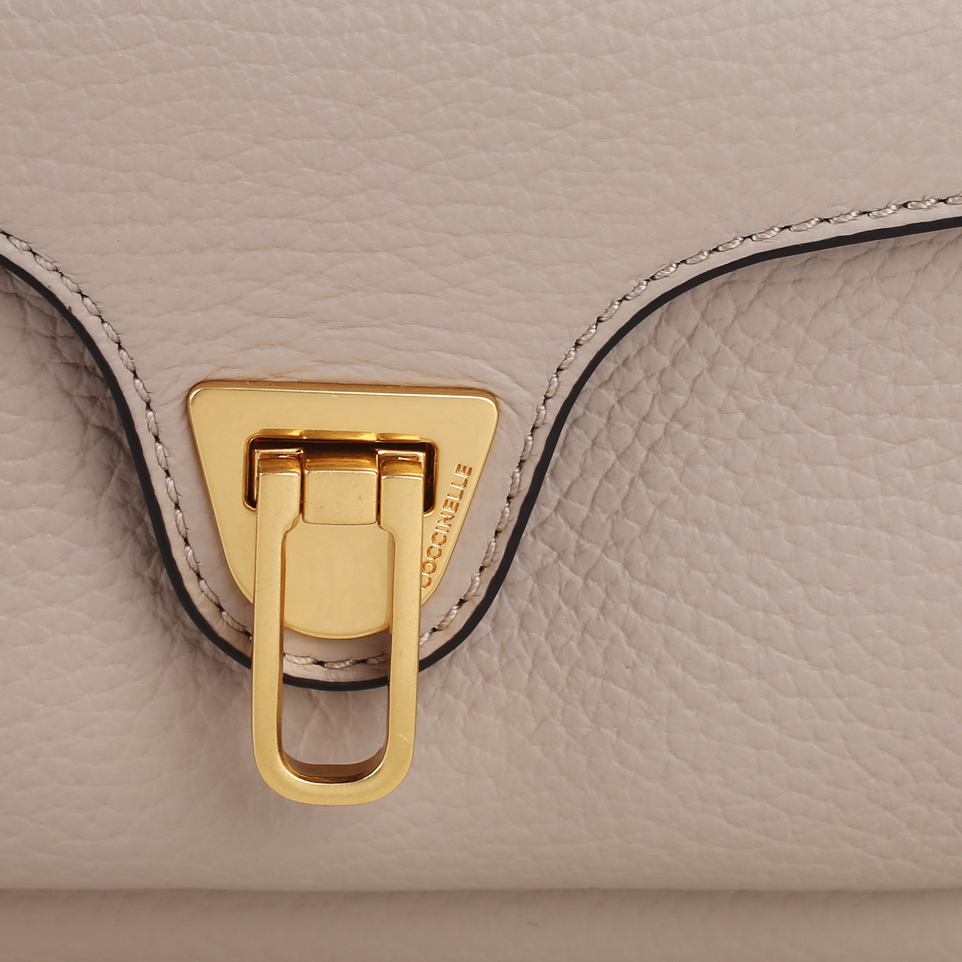 Сумка кросс-боди Coccinelle Beat Soft