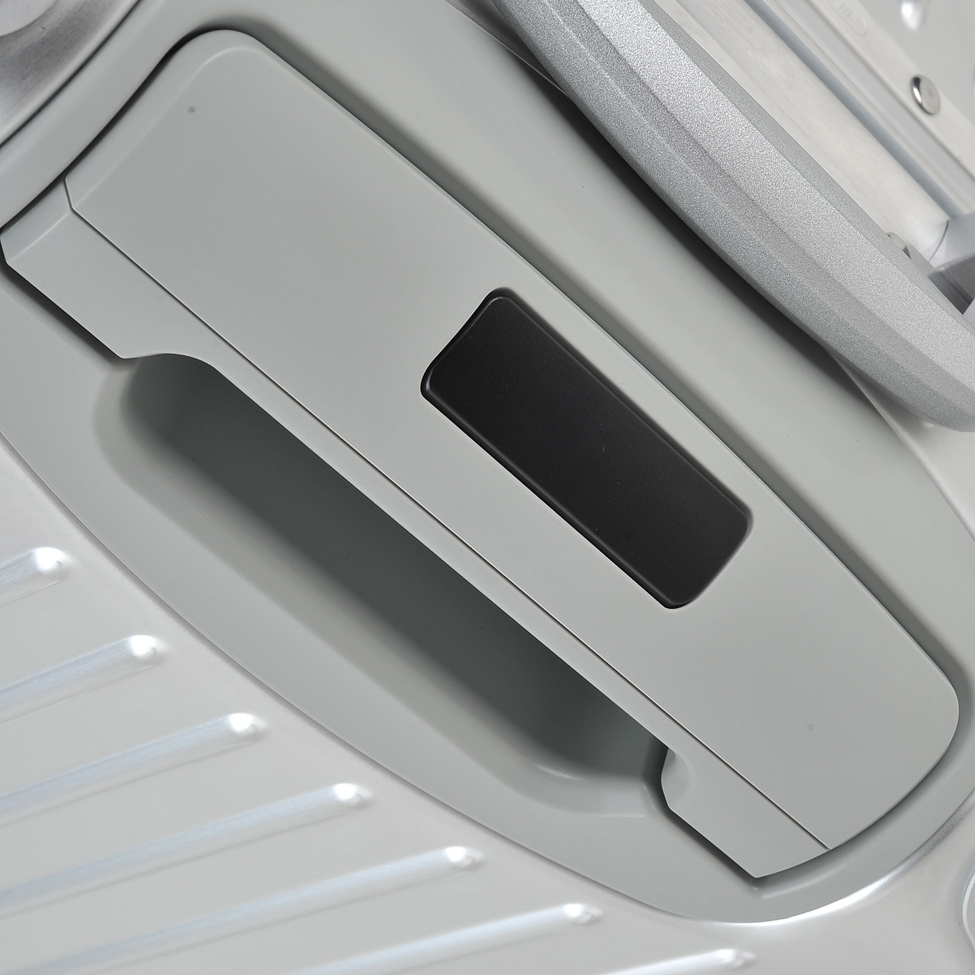 Чемодан маленький M алюминиевый с кодовым замком Rimowa Topas