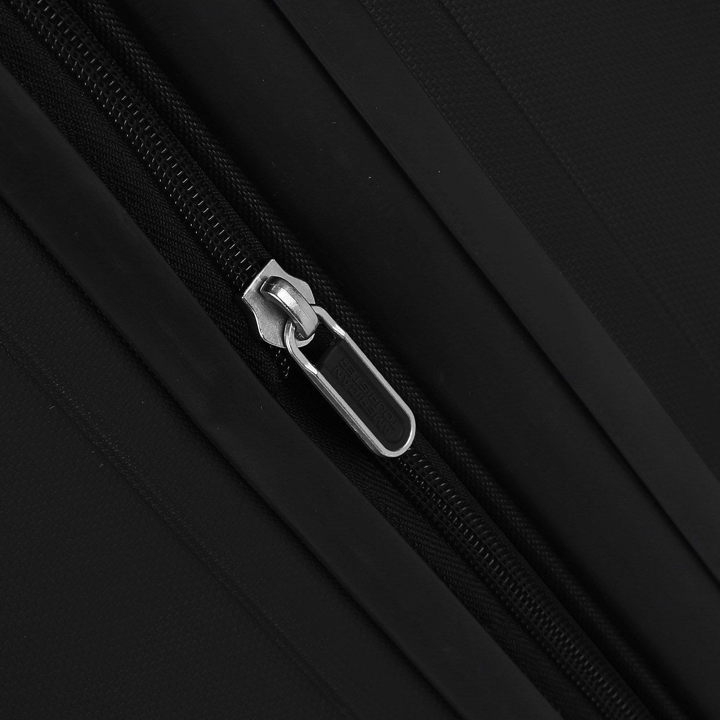 Чемодан большой L из полипропилена с кодовым замком American Tourister Bon Air