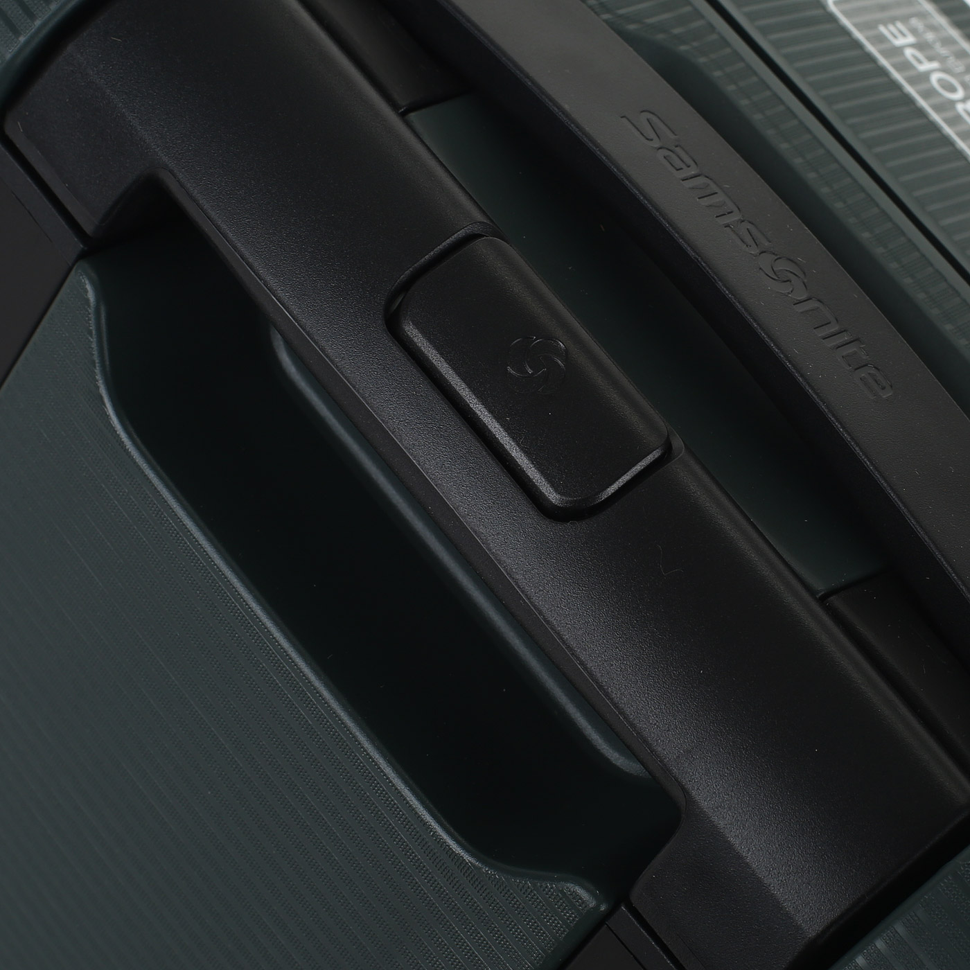 Чемодан для ручной клади из полипропилена с кодовым замком Samsonite Magnum ECO