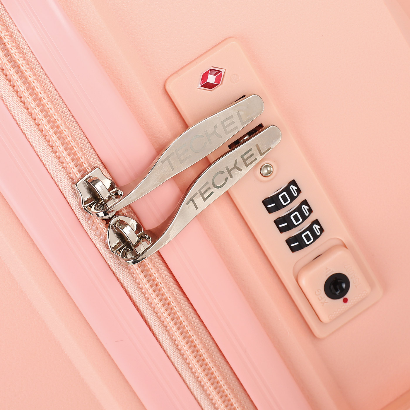 Чемодан средний M из полипропилена с кодовым замком Teckel Skydriver