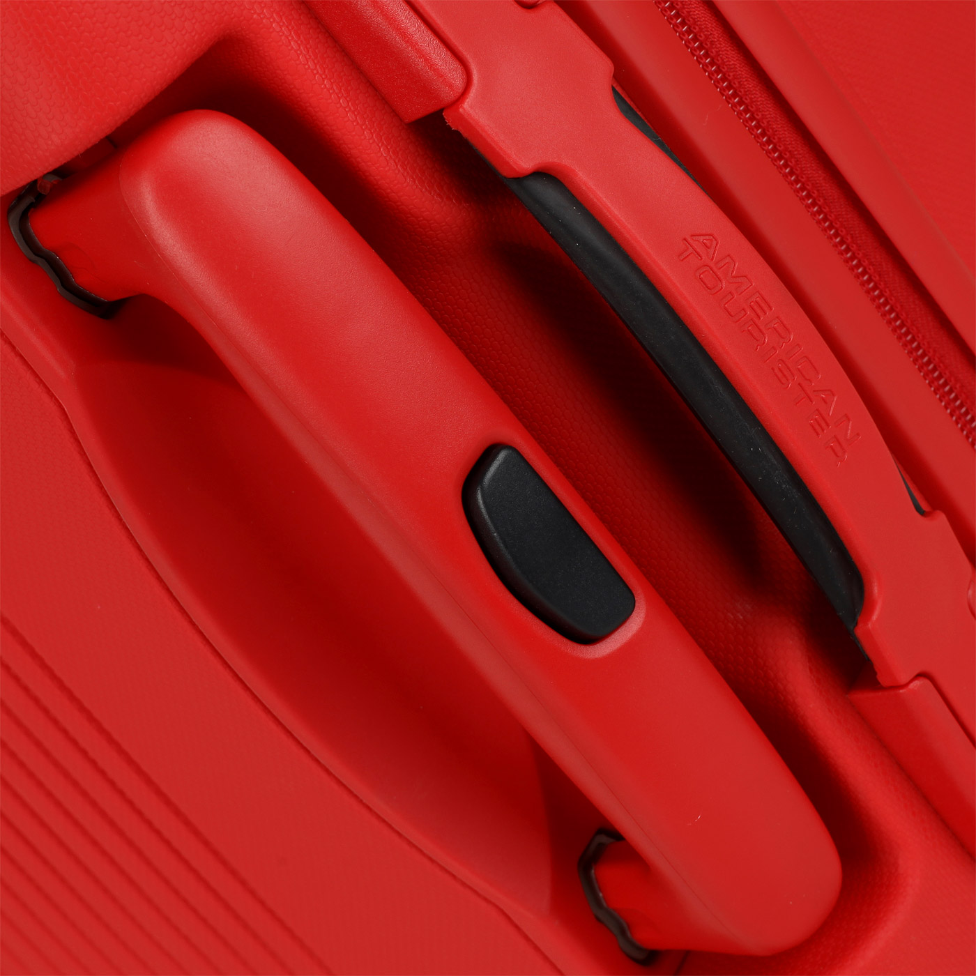 Маленький чемодан на колесах American Tourister Skytracer