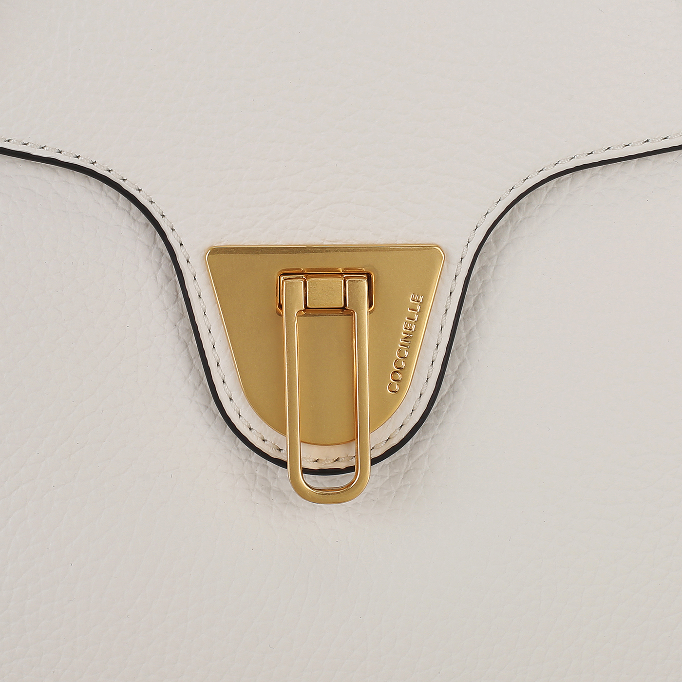 Кожаная сумка Coccinelle Beat Soft