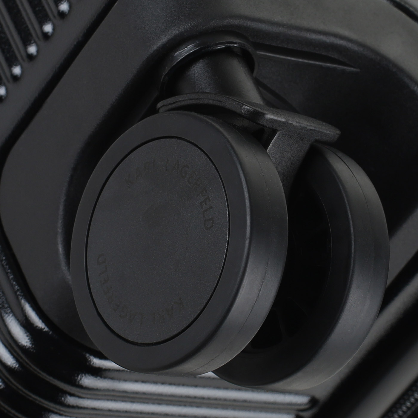 Чемодан маленький S из поликарбоната Karl Lagerfeld Ikonik 2.0