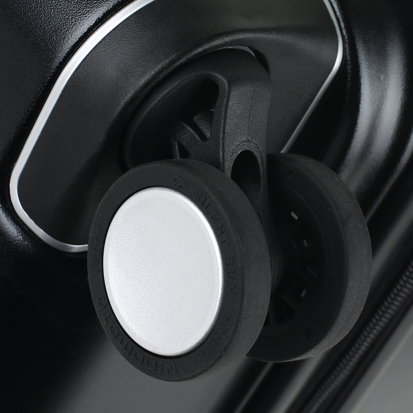 Чемодан средний M из поликарбоната с кодовым замком Cerruti 1881 Bergamo