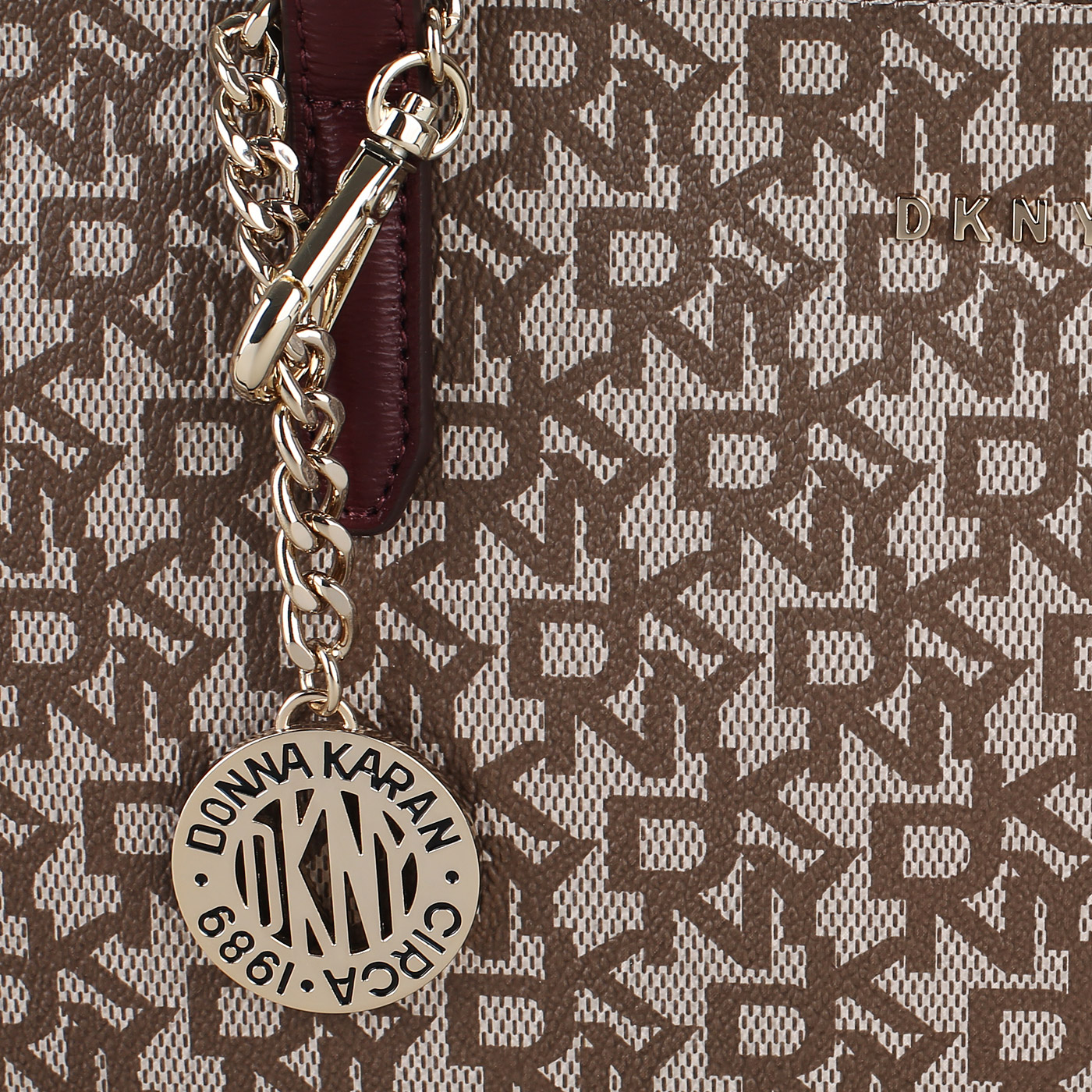 Сумка с логотипом бренда DKNY Bryant