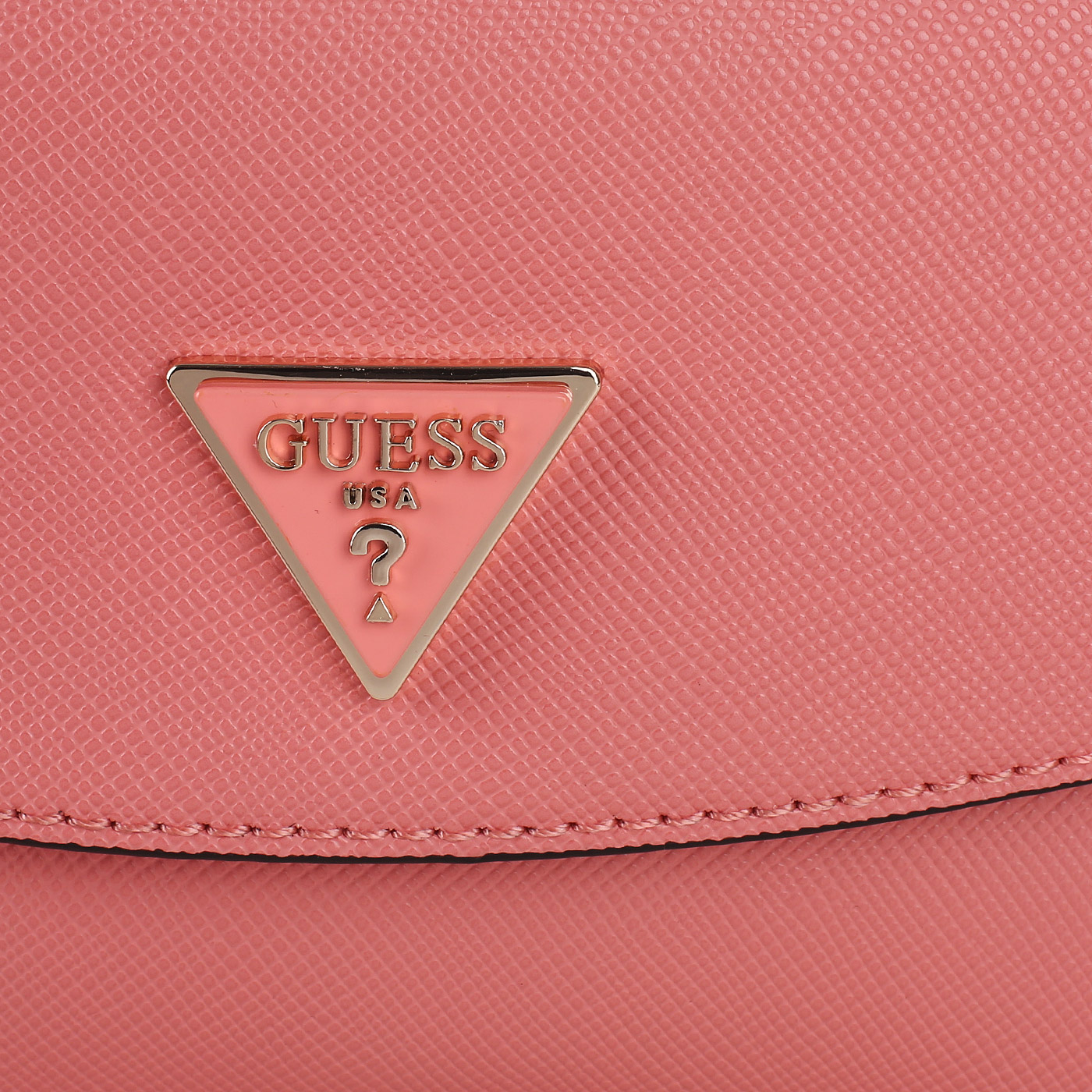 Сумка с фирменным брелком Guess Cordelia