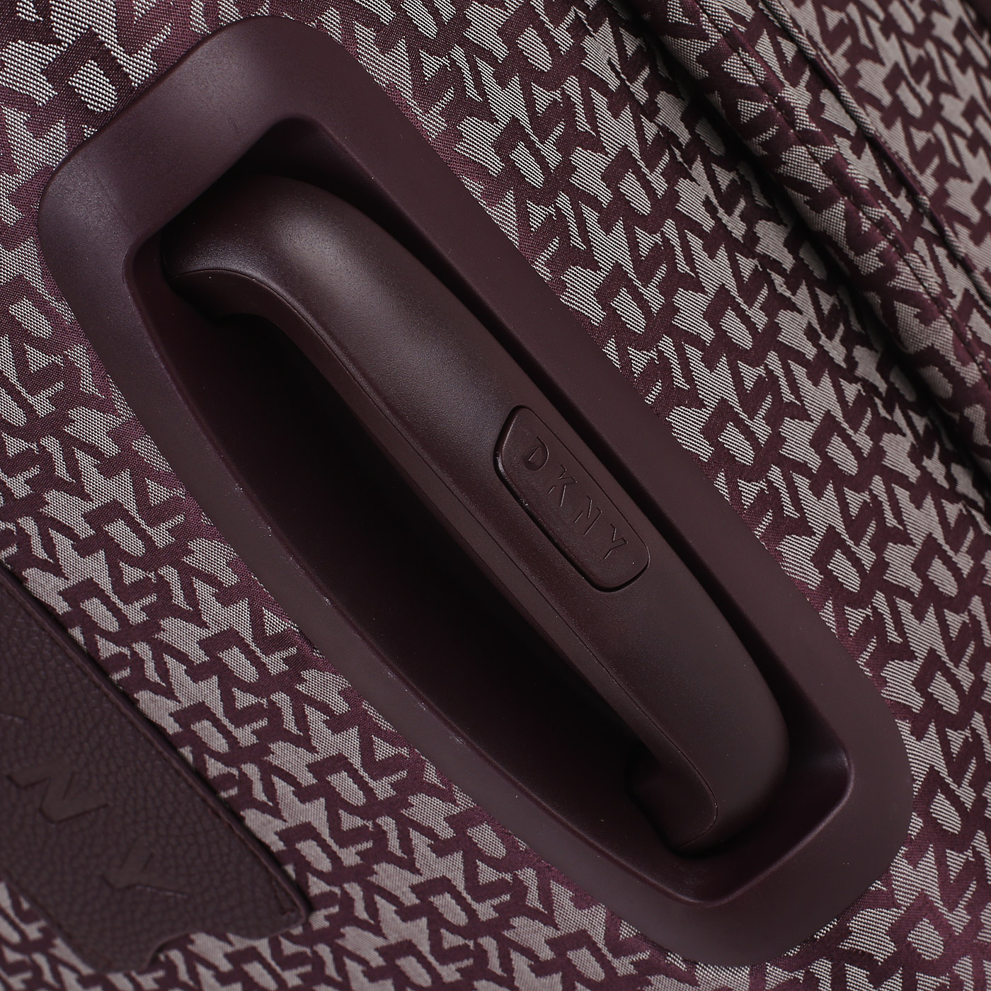 Чемодан большой L тканевый с кодовым замком DKNY DKNY-090 Signature softs