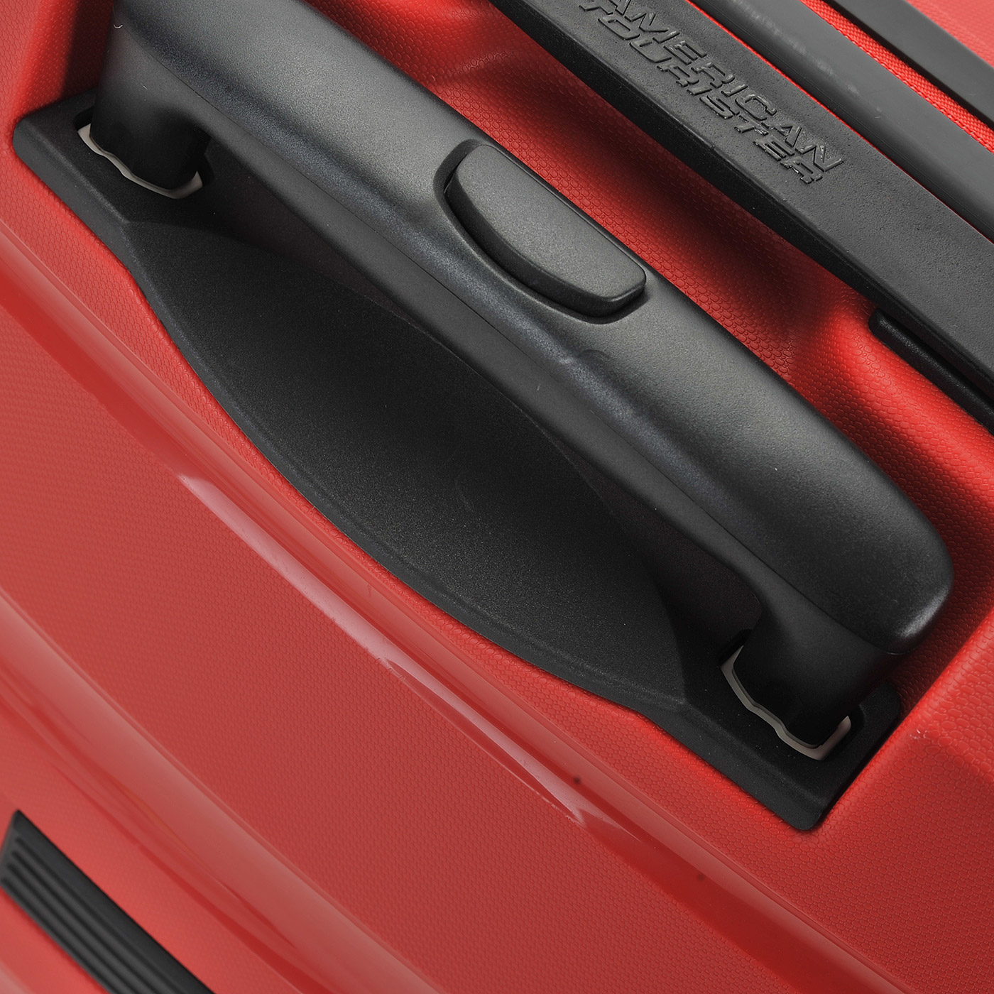 Чемодан для ручной клади из полипропилена с кодовым замком American Tourister Bon Air