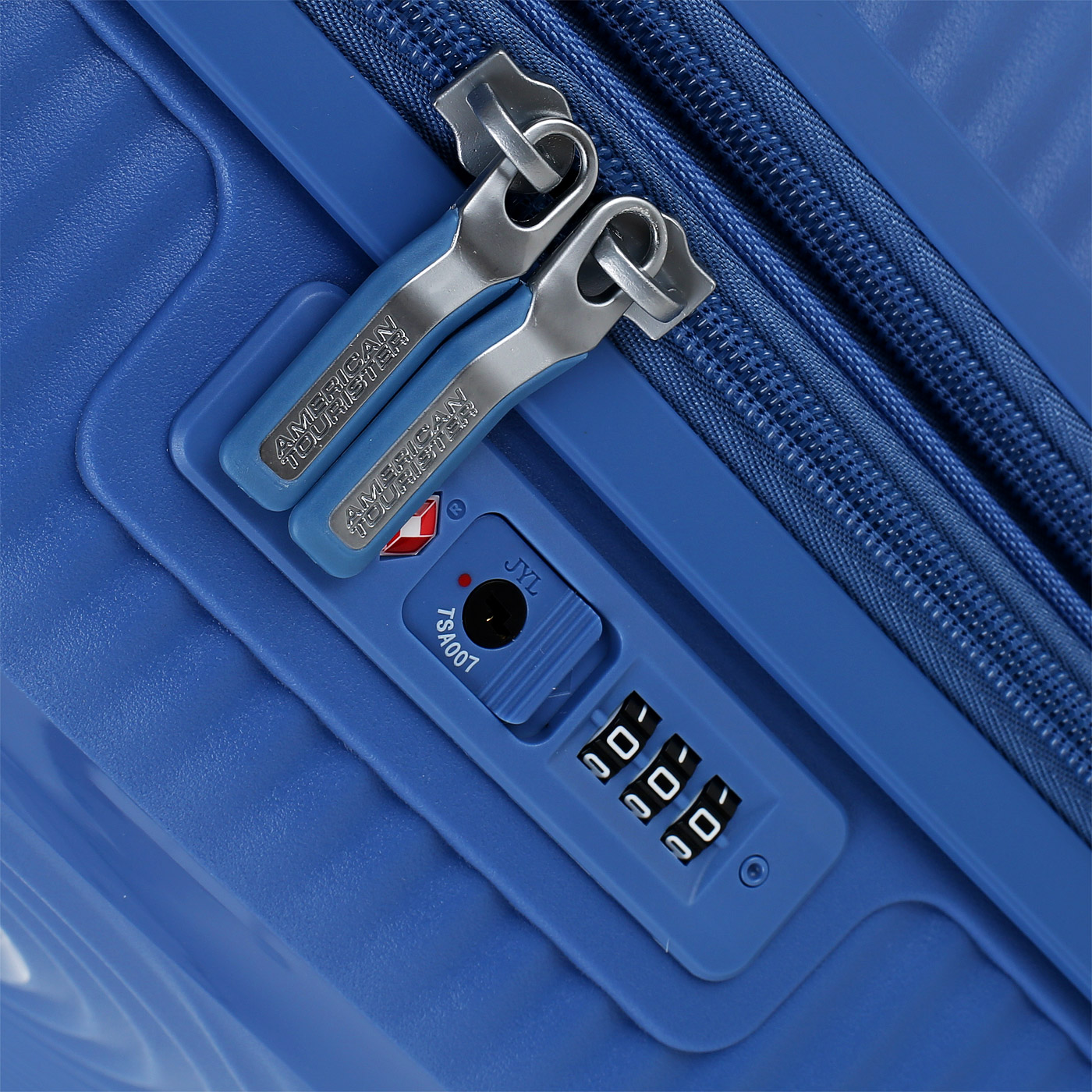 Чемодан для ручной клади из полипропилена с кодовым замком American Tourister Soundbox