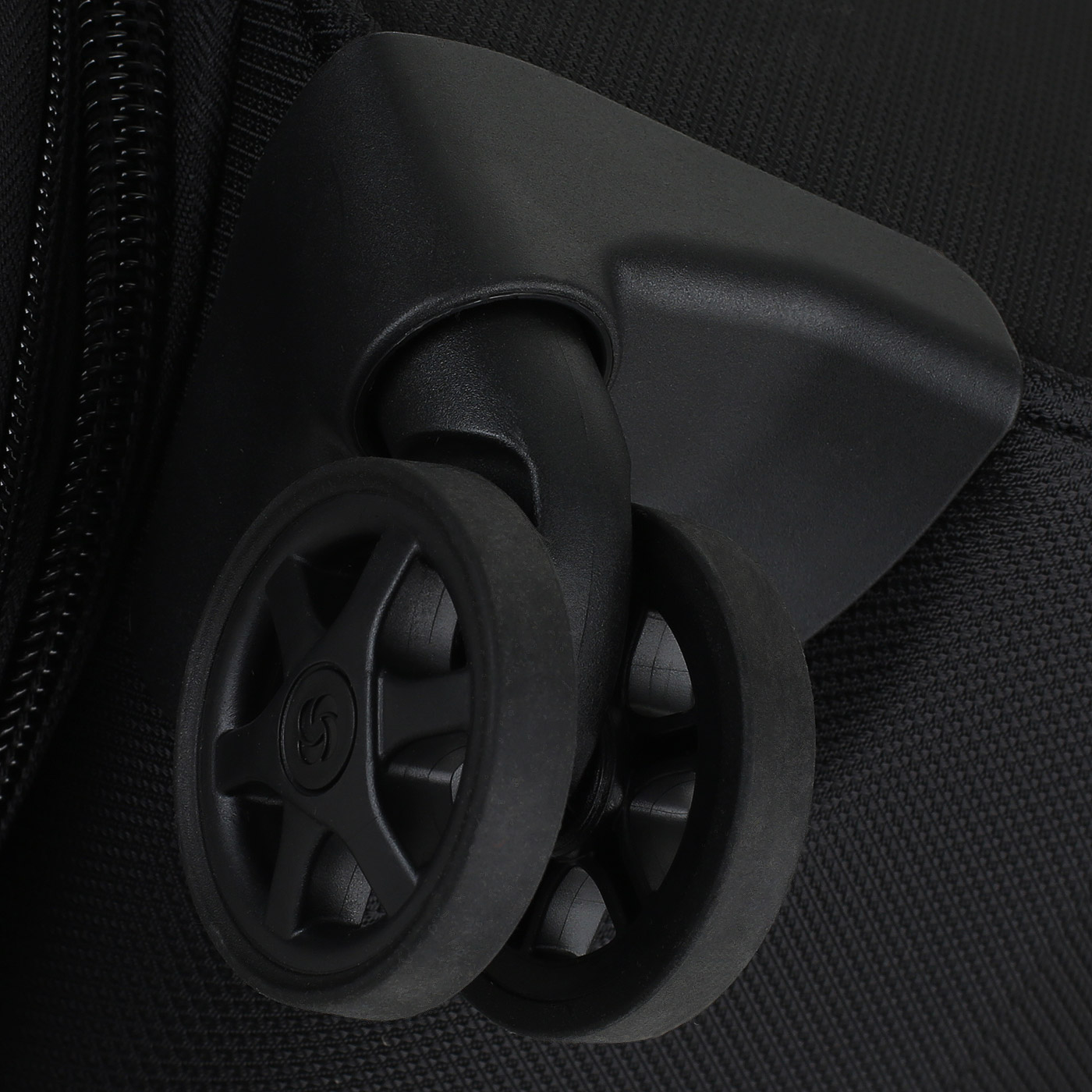 Чемодан средний M  Samsonite Respark