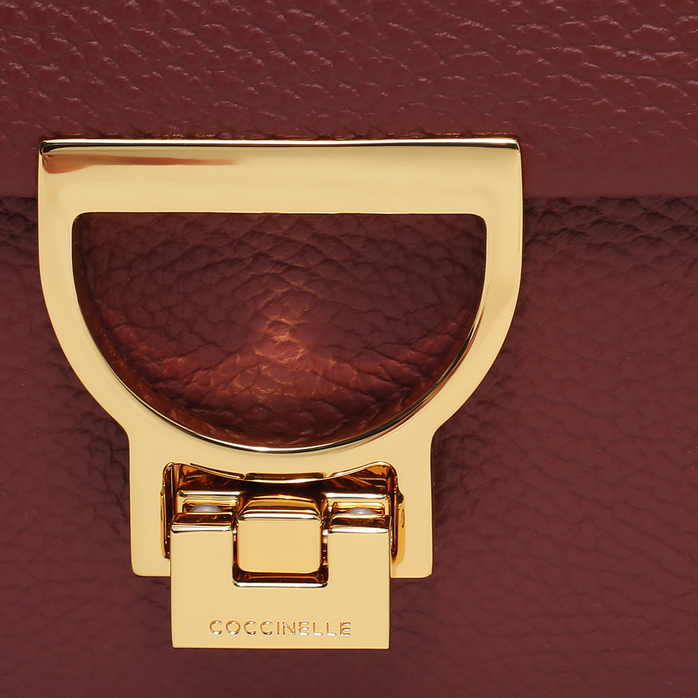 Кожаная сумка Coccinelle Arlettis