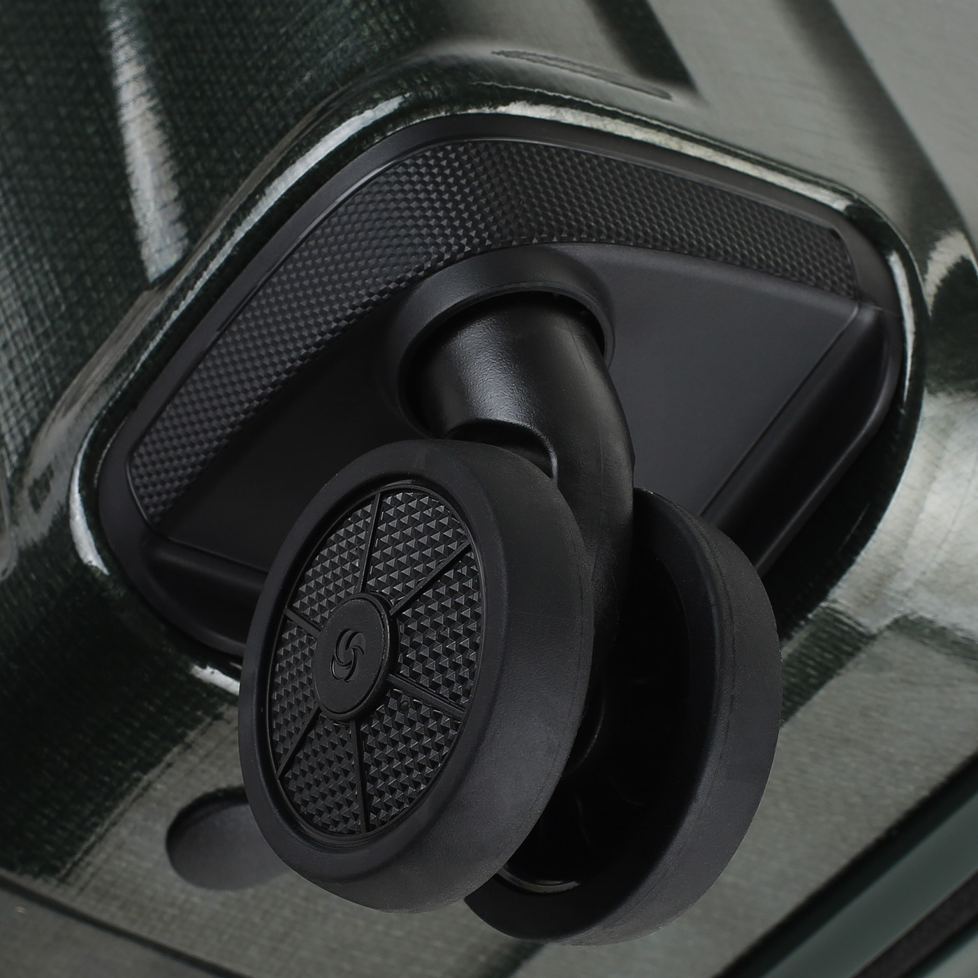 Чемодан средний M из материала Curv Samsonite Major-Lite