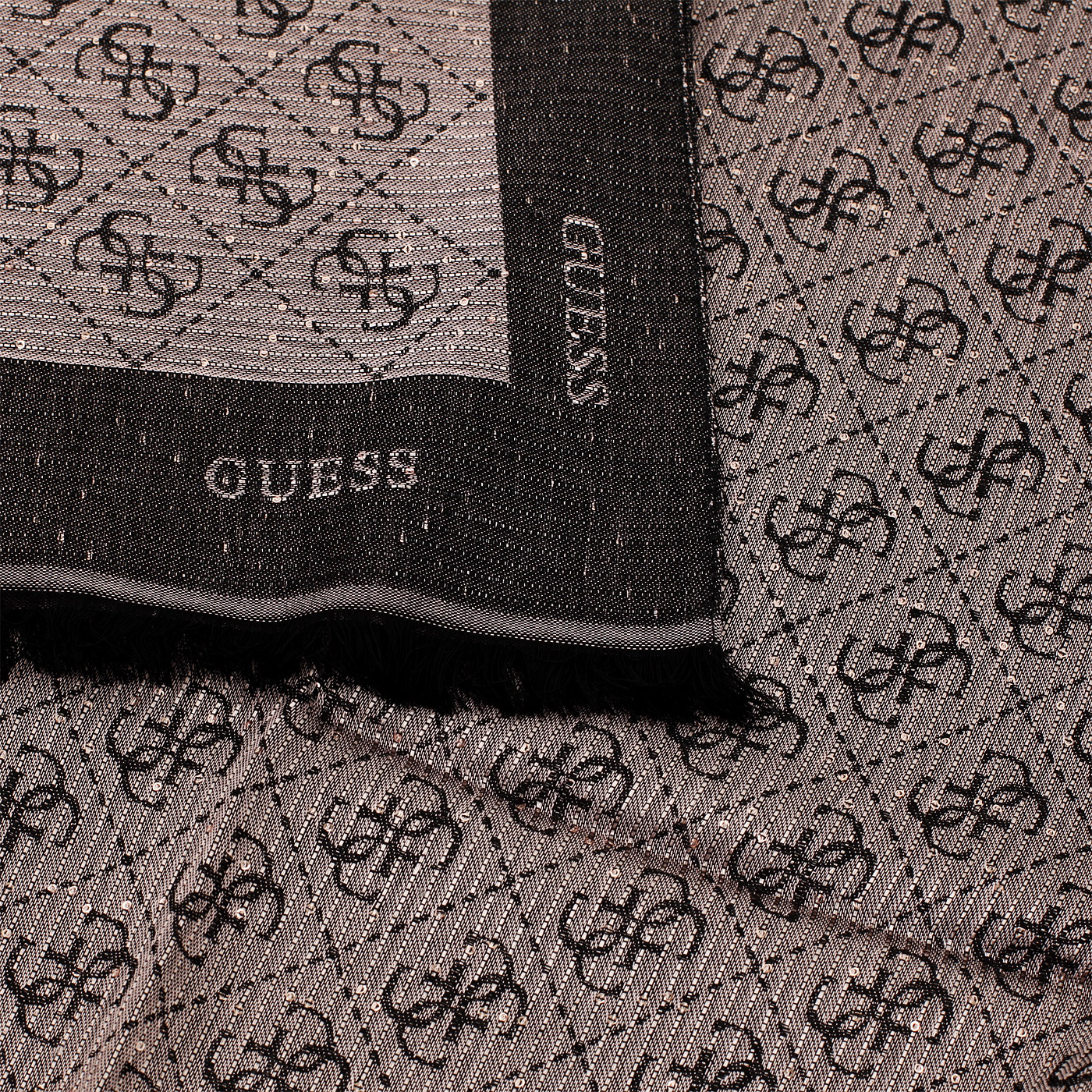 Шарф с логотипом бренда Guess 