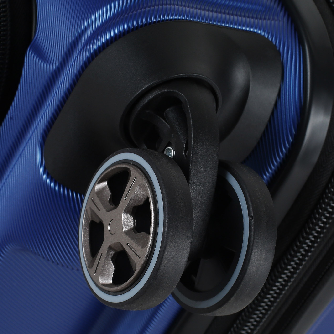 Чемодан маленький S из поликарбоната Delsey Shadow 5.0