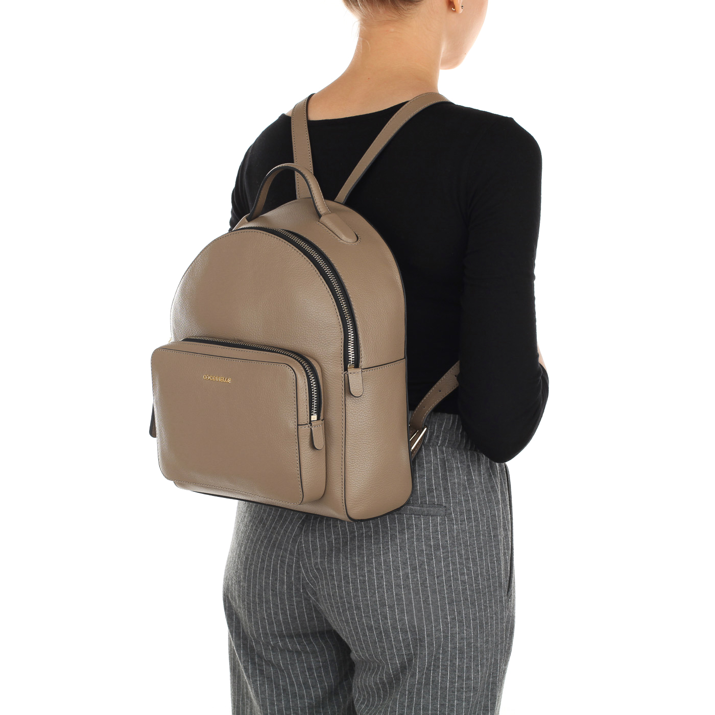 Вместительный женский рюкзак из натуральной кожи Coccinelle Clementine soft