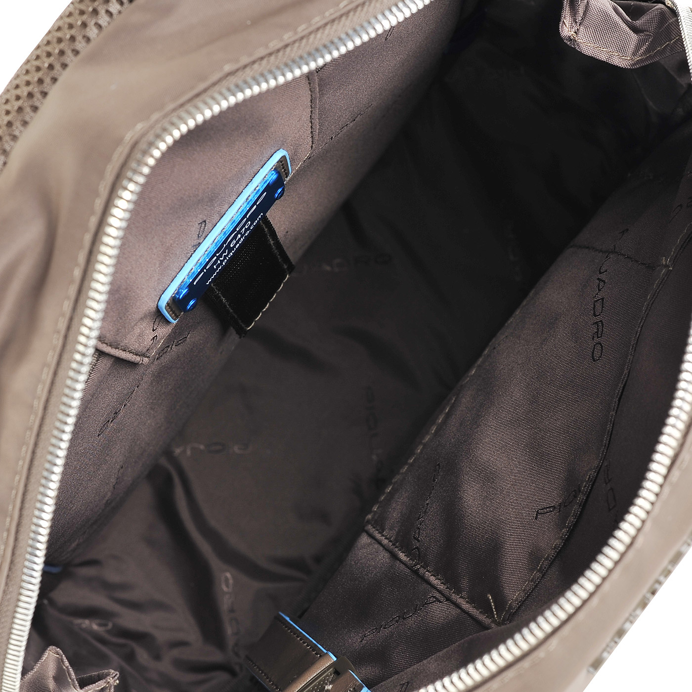Черный рюкзак с комбинацией текстиля и натуральной кожи Piquadro Celion
