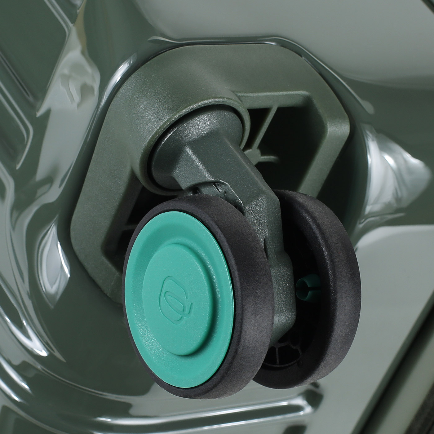 Чемодан средний M из поликарбоната Piquadro PQ Light