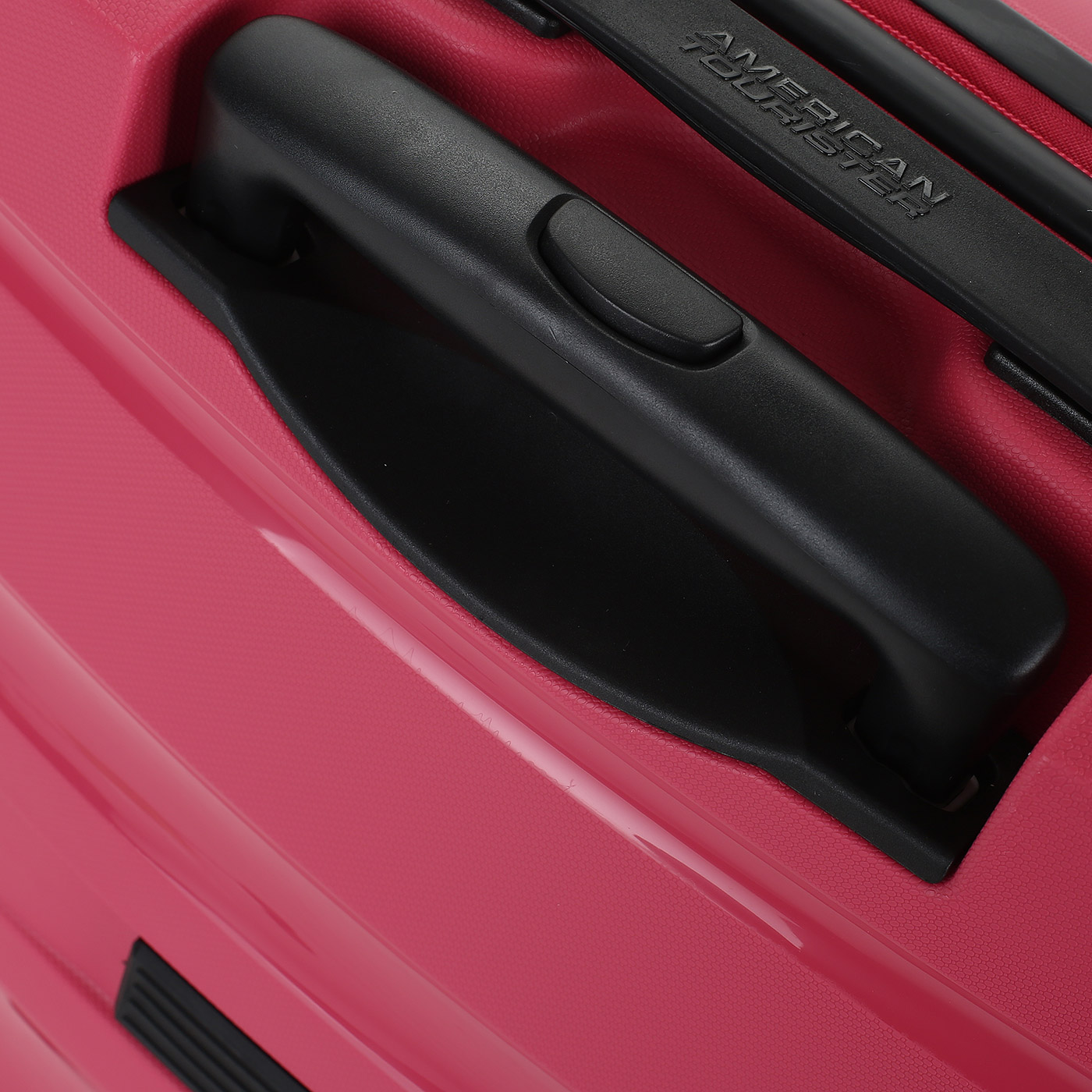 Чемодан для ручной клади из полипропилена с кодовым замком American Tourister Bon Air