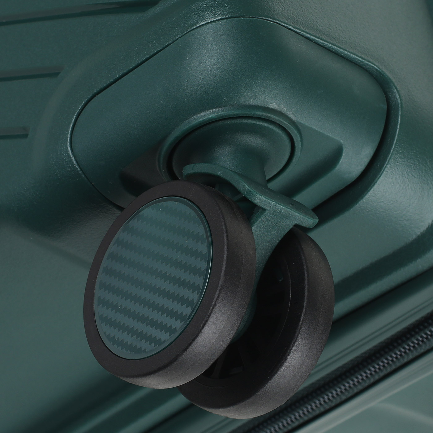 Чемодан средний M из полипропилена с кодовым замком Teckel Skydriver